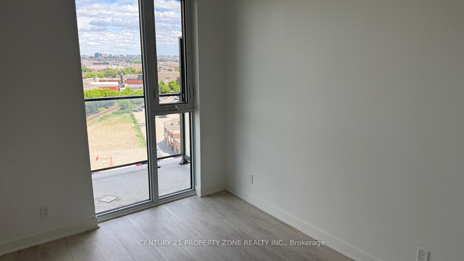 Photo 4 of Unit 1111, 6 Flavelle Trail, Vaughan, Steeles West Industrial — HOMEH