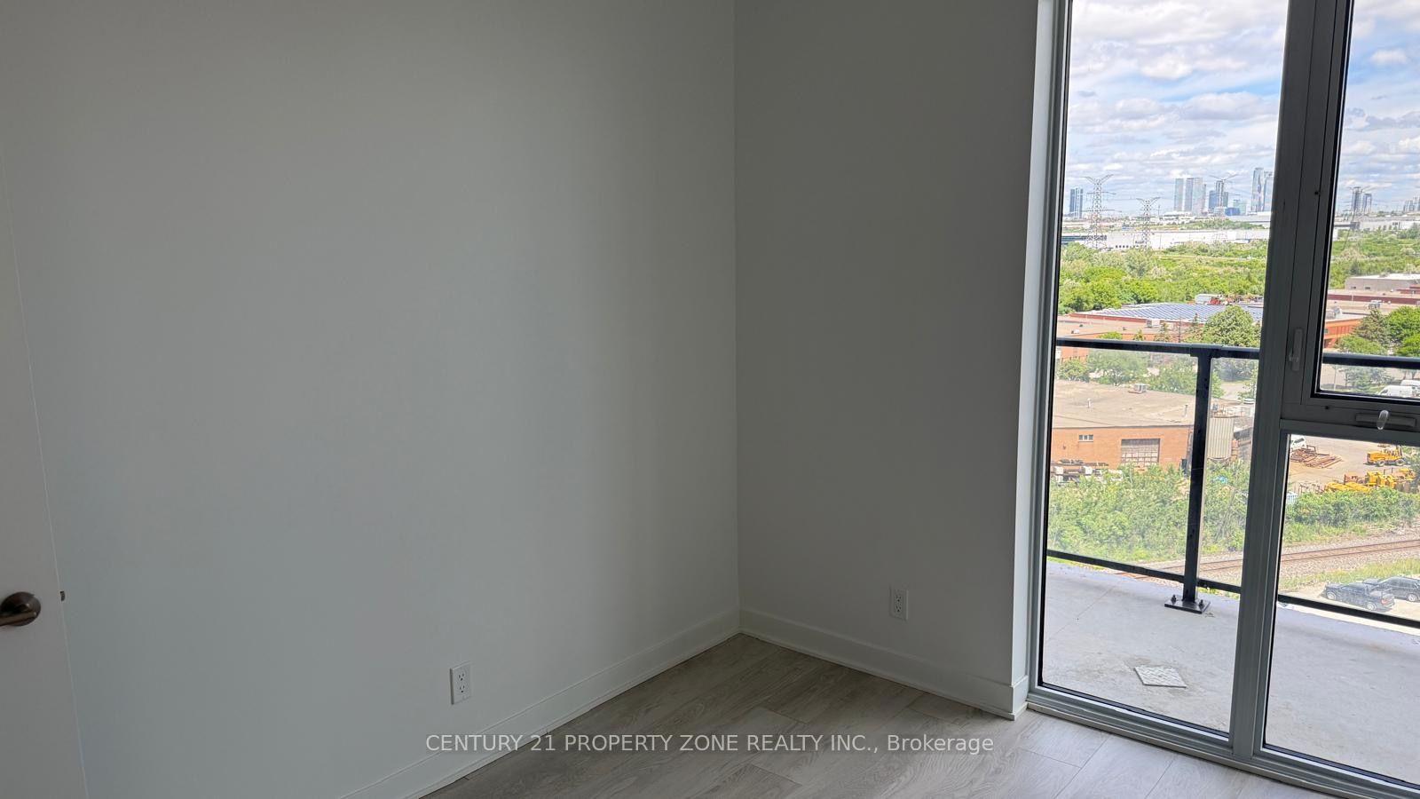 Photo 5 of Unit 1111, 6 Flavelle Trail, Vaughan, Steeles West Industrial — HOMEH