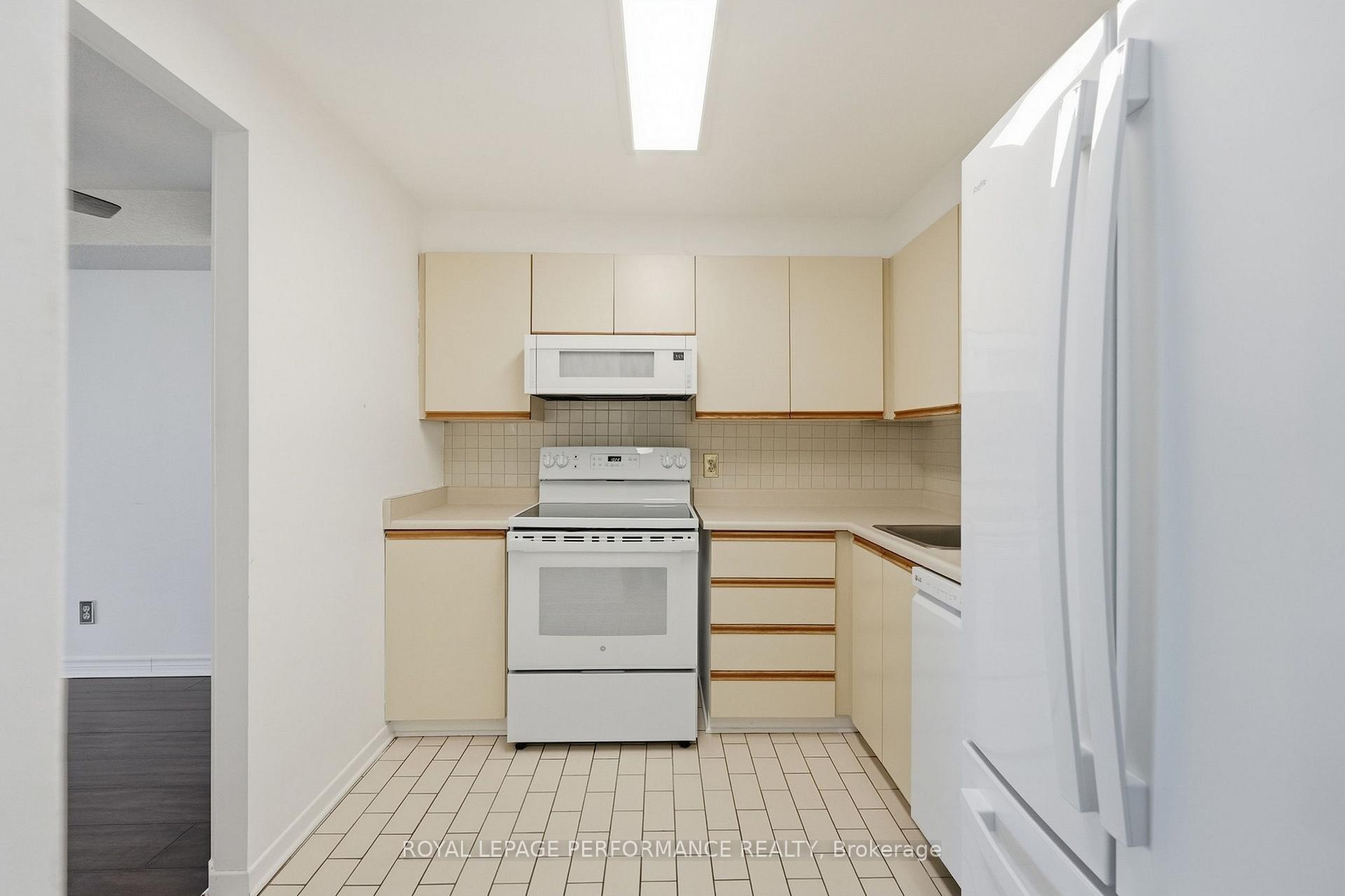 Photo 6 of Unit 1102, 1440 Heron Road, Ottawa, Heron Gate — HOMEH