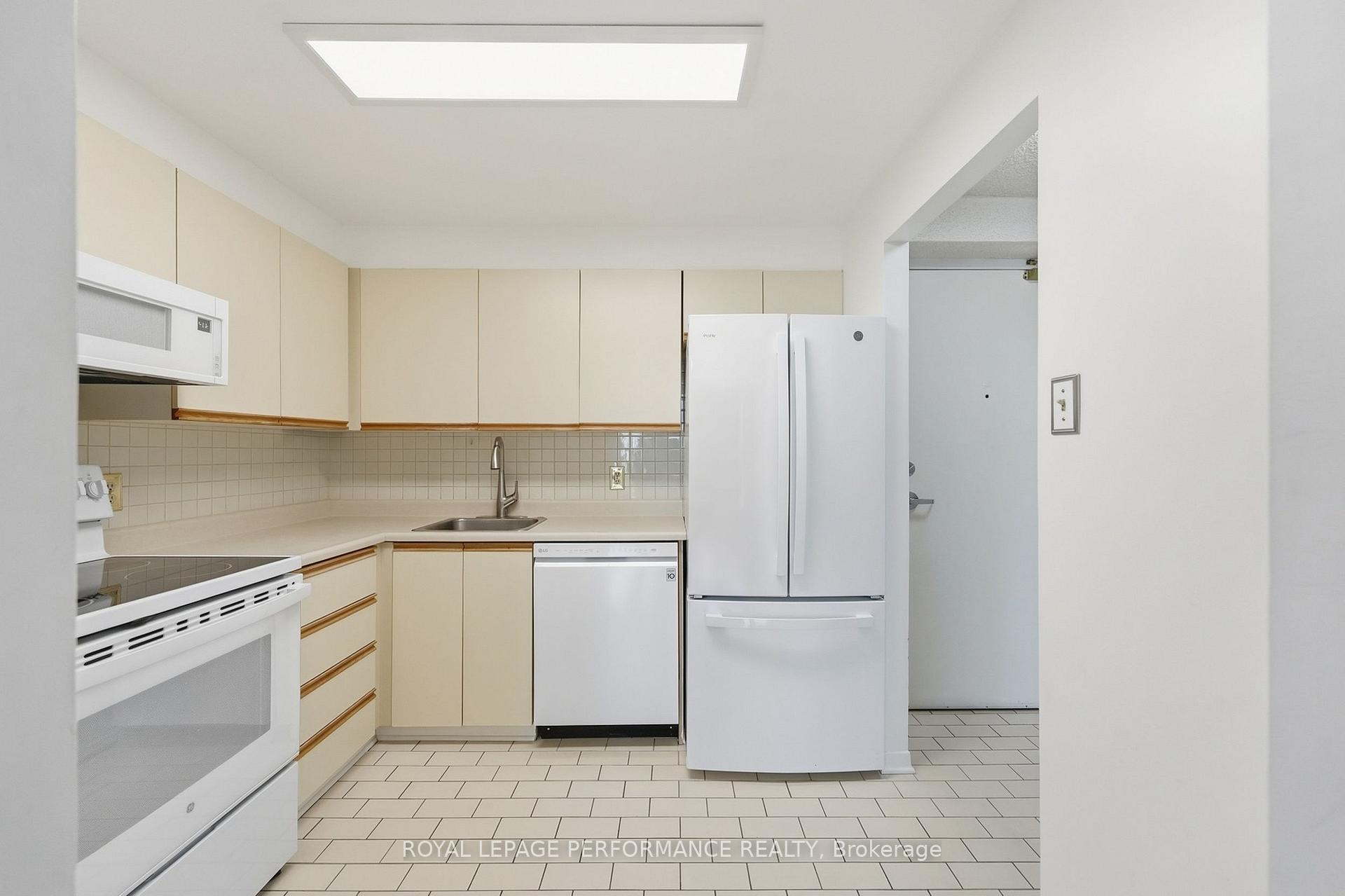 Photo 7 of Unit 1102, 1440 Heron Road, Ottawa, Heron Gate — HOMEH