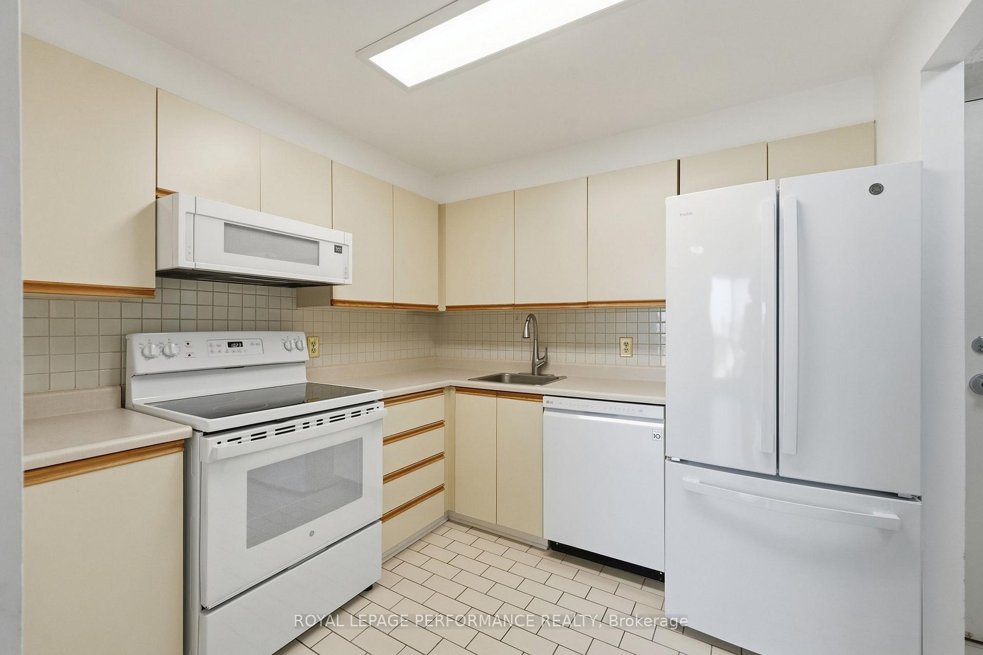Photo 8 of Unit 1102, 1440 Heron Road, Ottawa, Heron Gate — HOMEH
