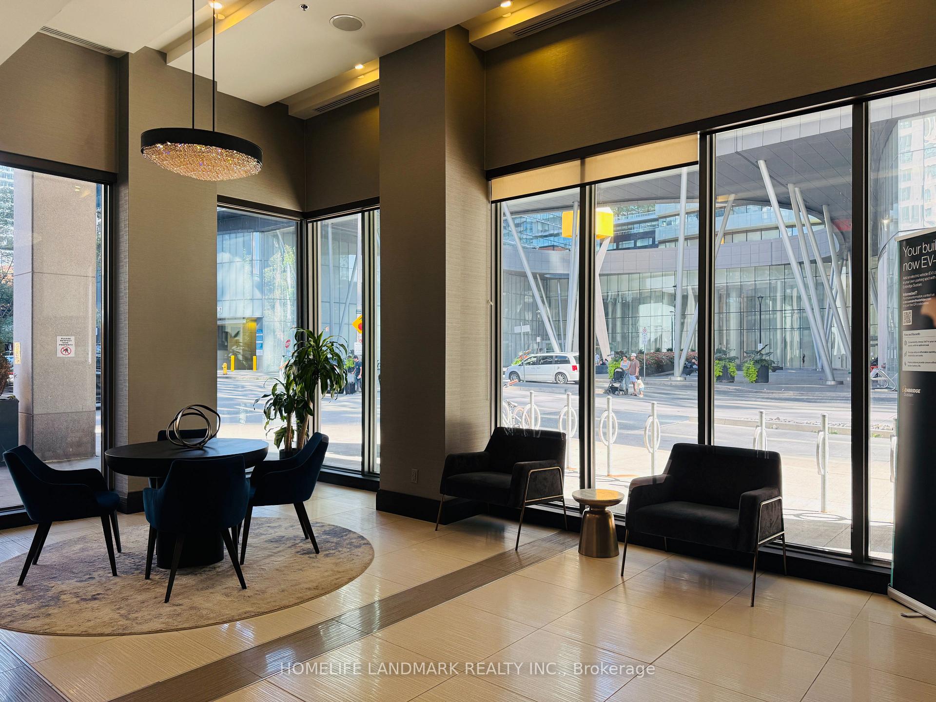 Photo 4 of Unit 1603, 19 Grand Trunk Crescent, Toronto, Waterfront Communities — HOMEH