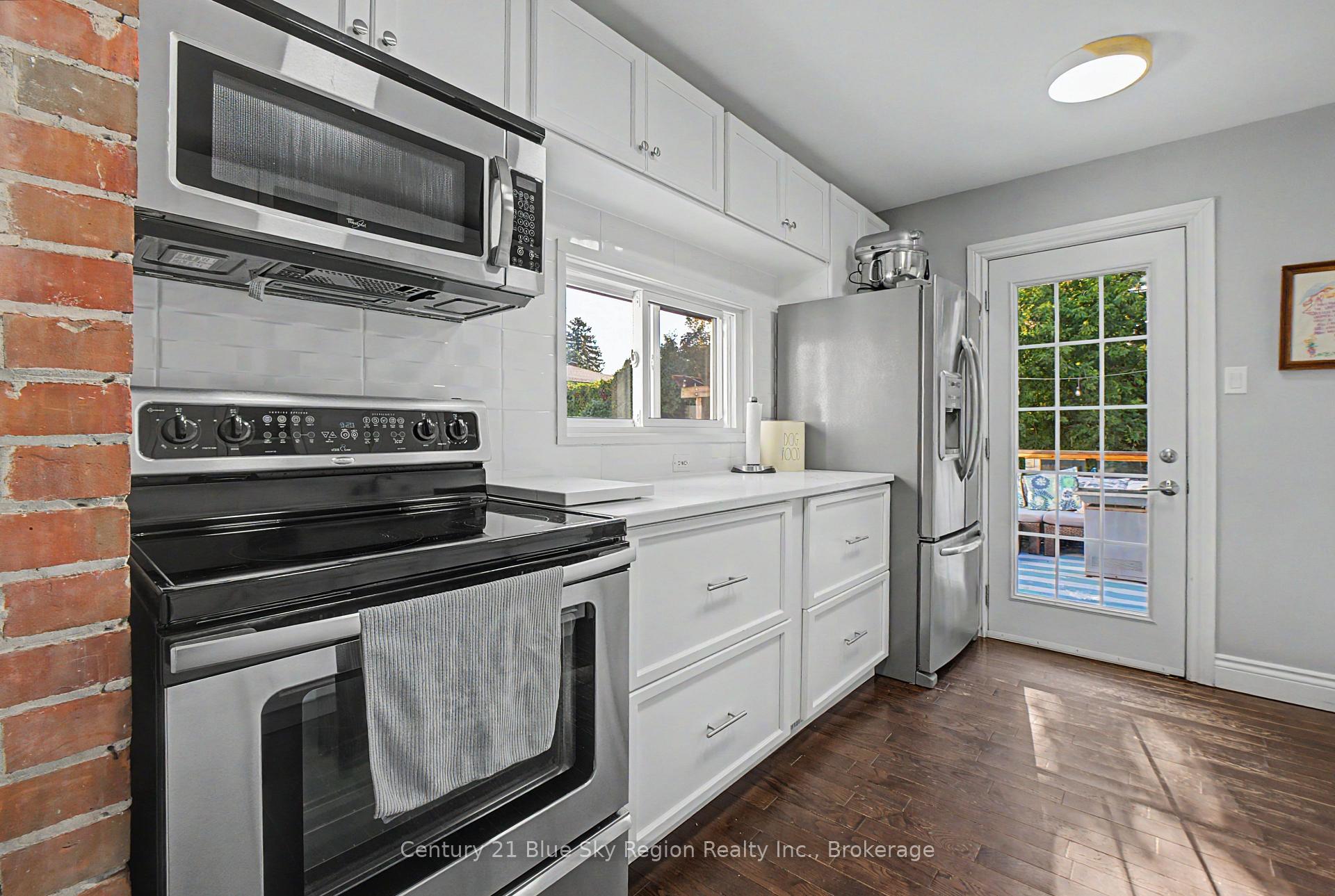 Photo 13 of 633 Bell Street, North Bay, West End — HOMEH