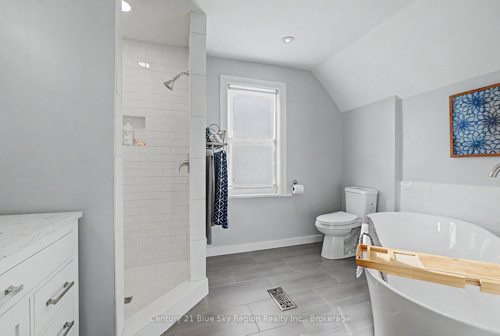 Photo 24 of 633 Bell Street, North Bay, West End — HOMEH