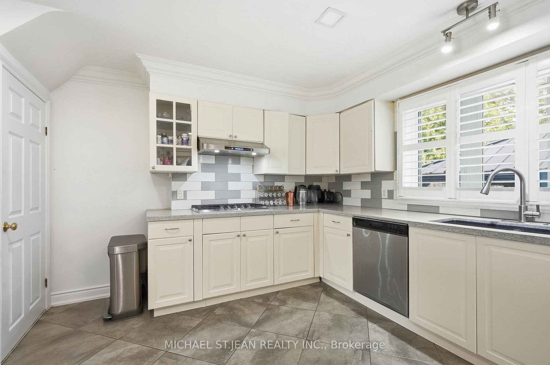 Photo 10 of 799 Drury Lane, Burlington, Brant — HOMEH