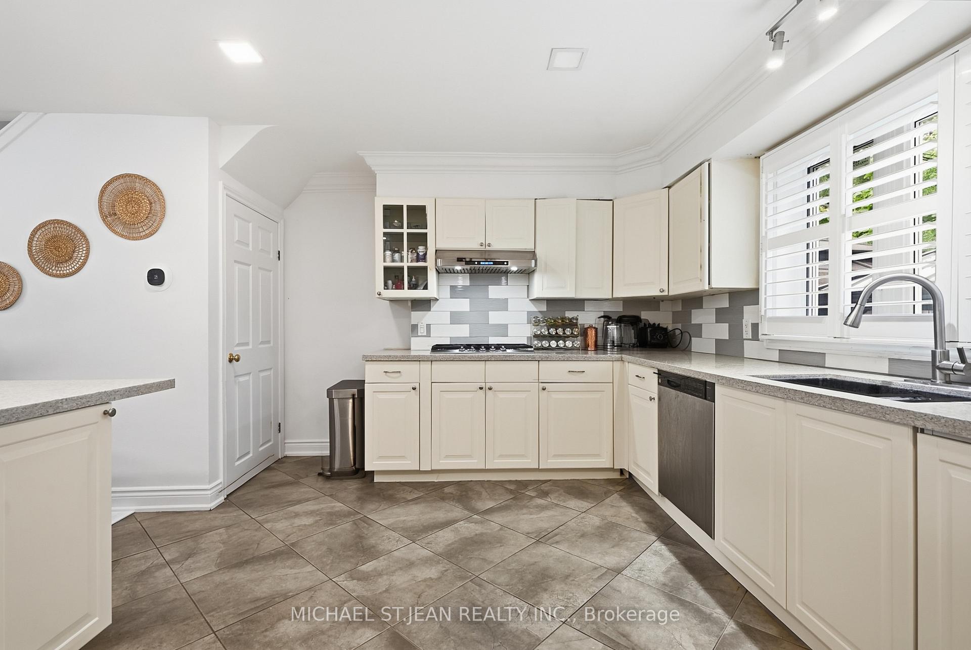 Photo 11 of 799 Drury Lane, Burlington, Brant — HOMEH