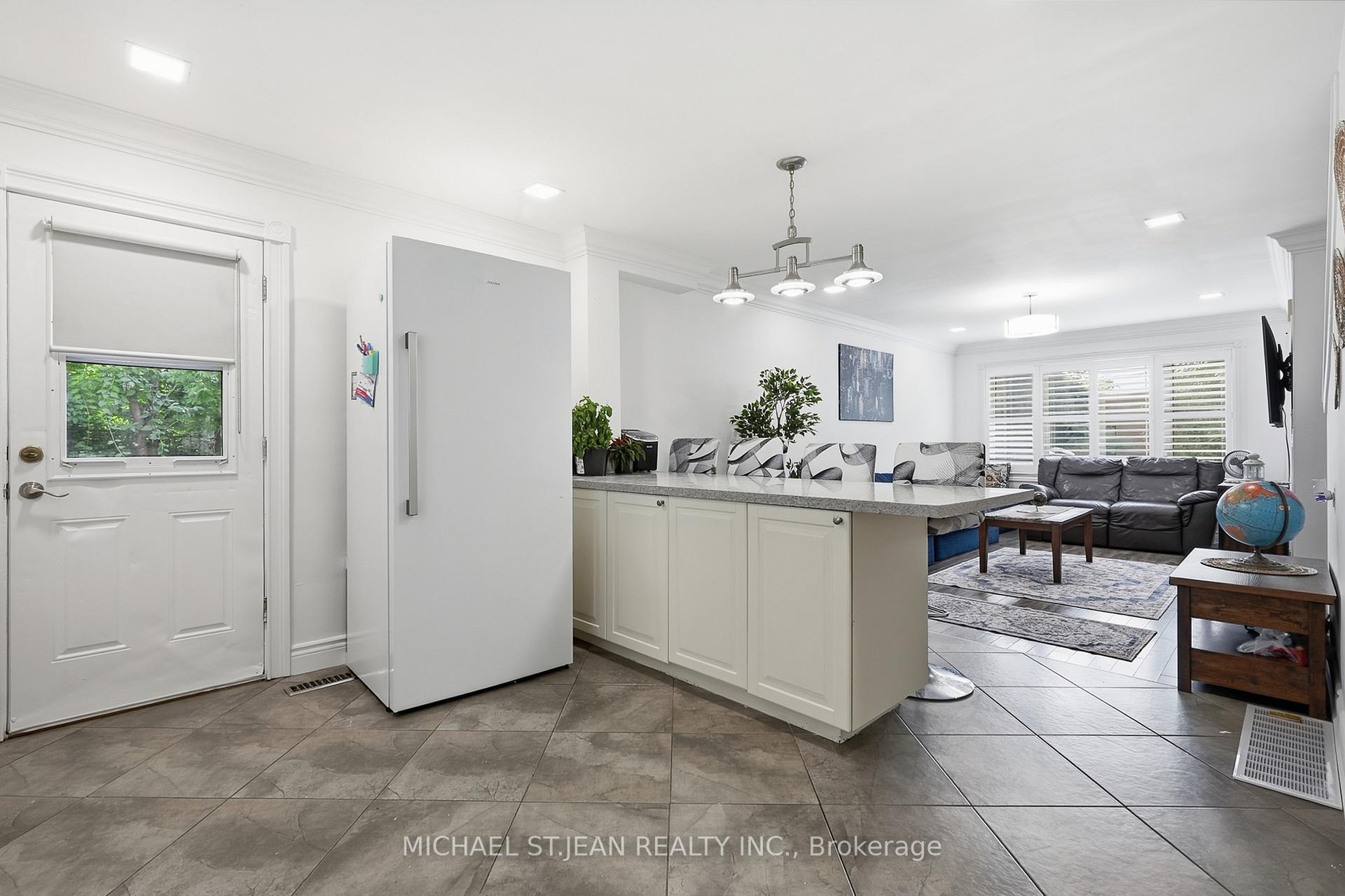 Photo 14 of 799 Drury Lane, Burlington, Brant — HOMEH