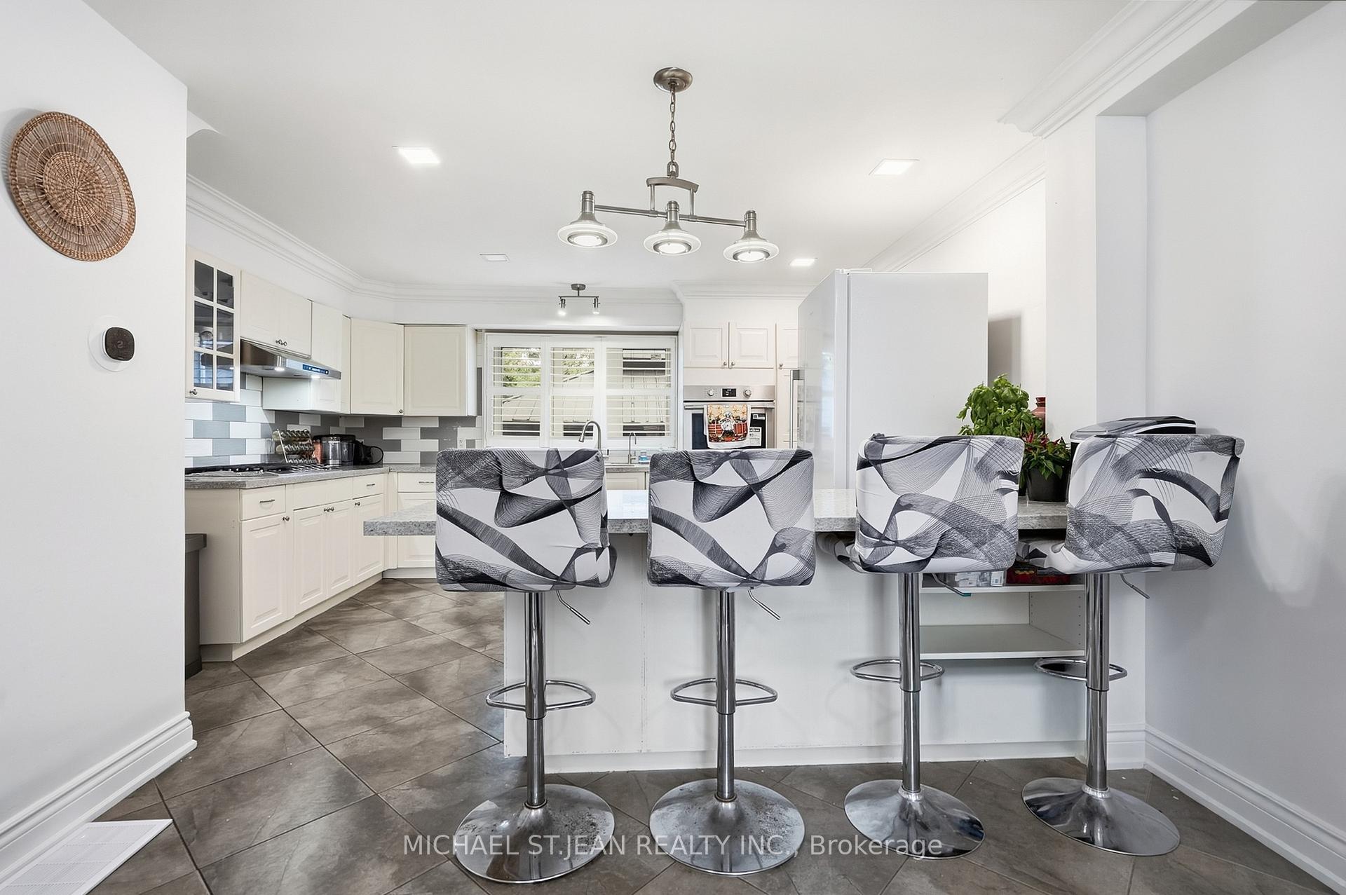 Photo 16 of 799 Drury Lane, Burlington, Brant — HOMEH