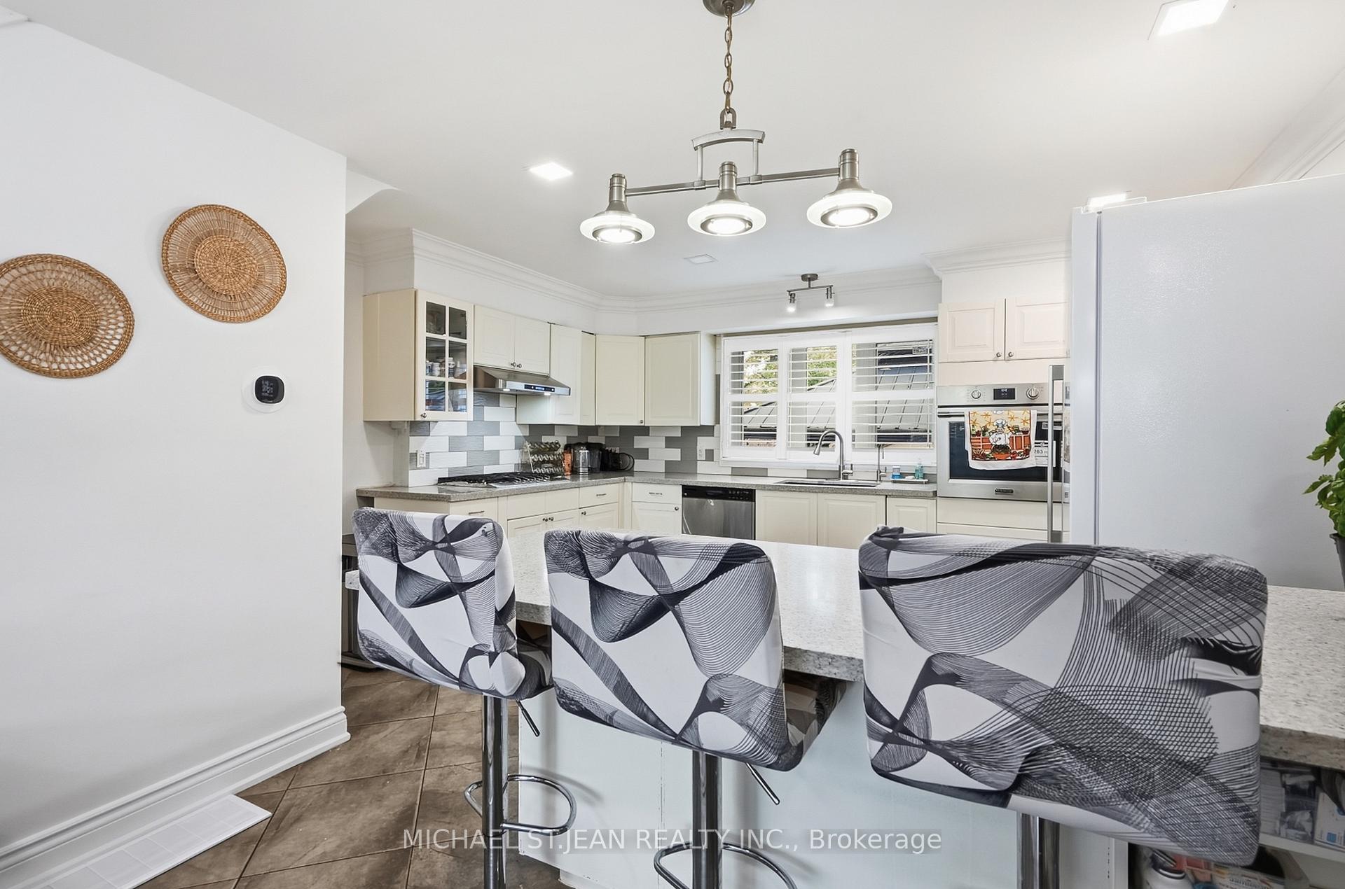 Photo 17 of 799 Drury Lane, Burlington, Brant — HOMEH