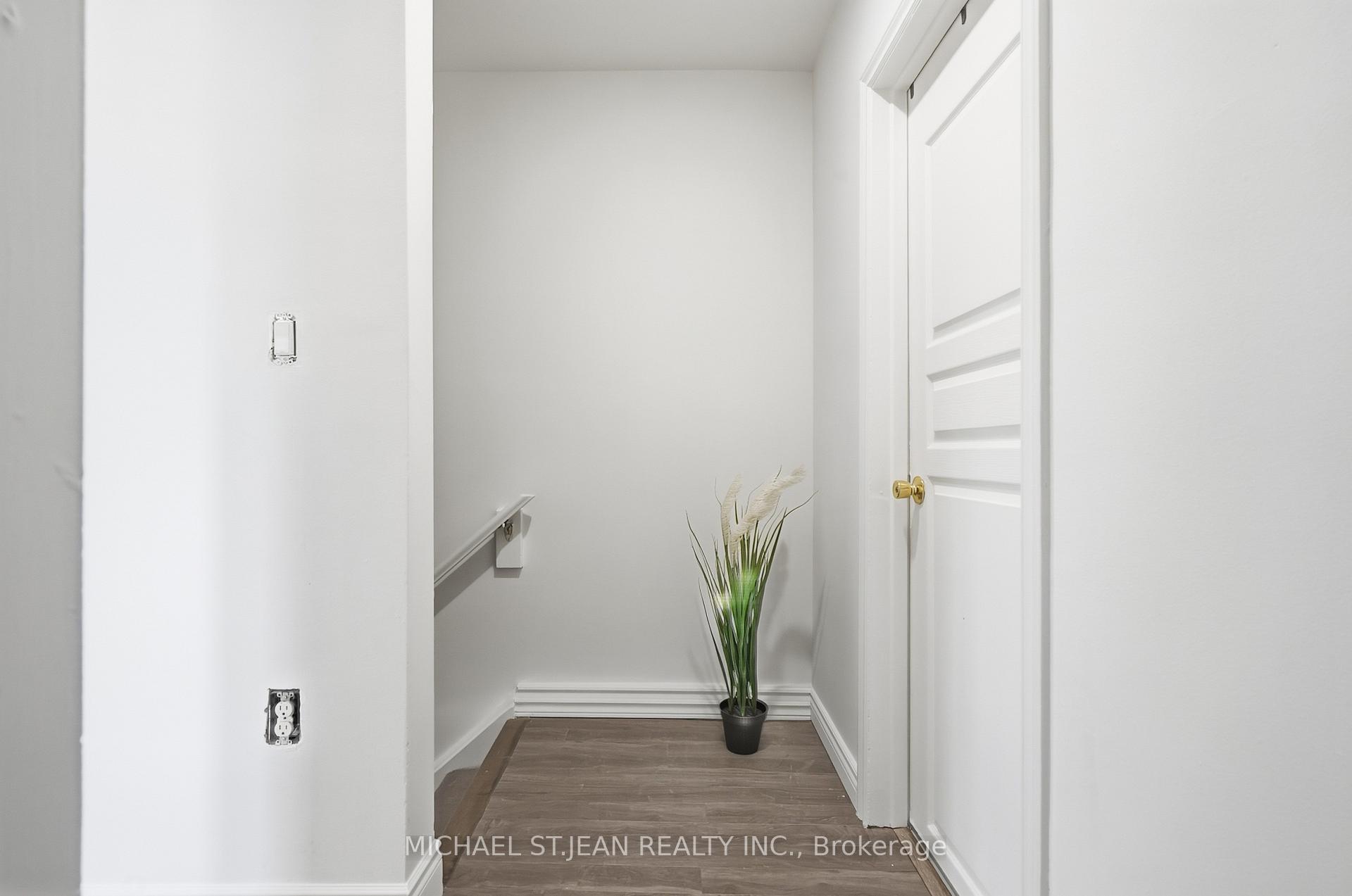 Photo 30 of 799 Drury Lane, Burlington, Brant — HOMEH