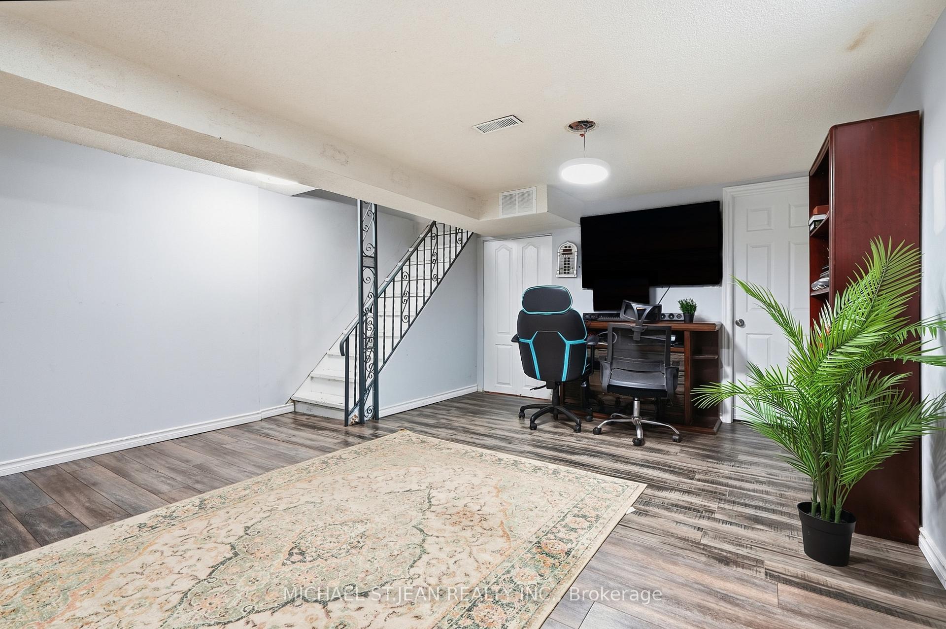 Photo 38 of 799 Drury Lane, Burlington, Brant — HOMEH