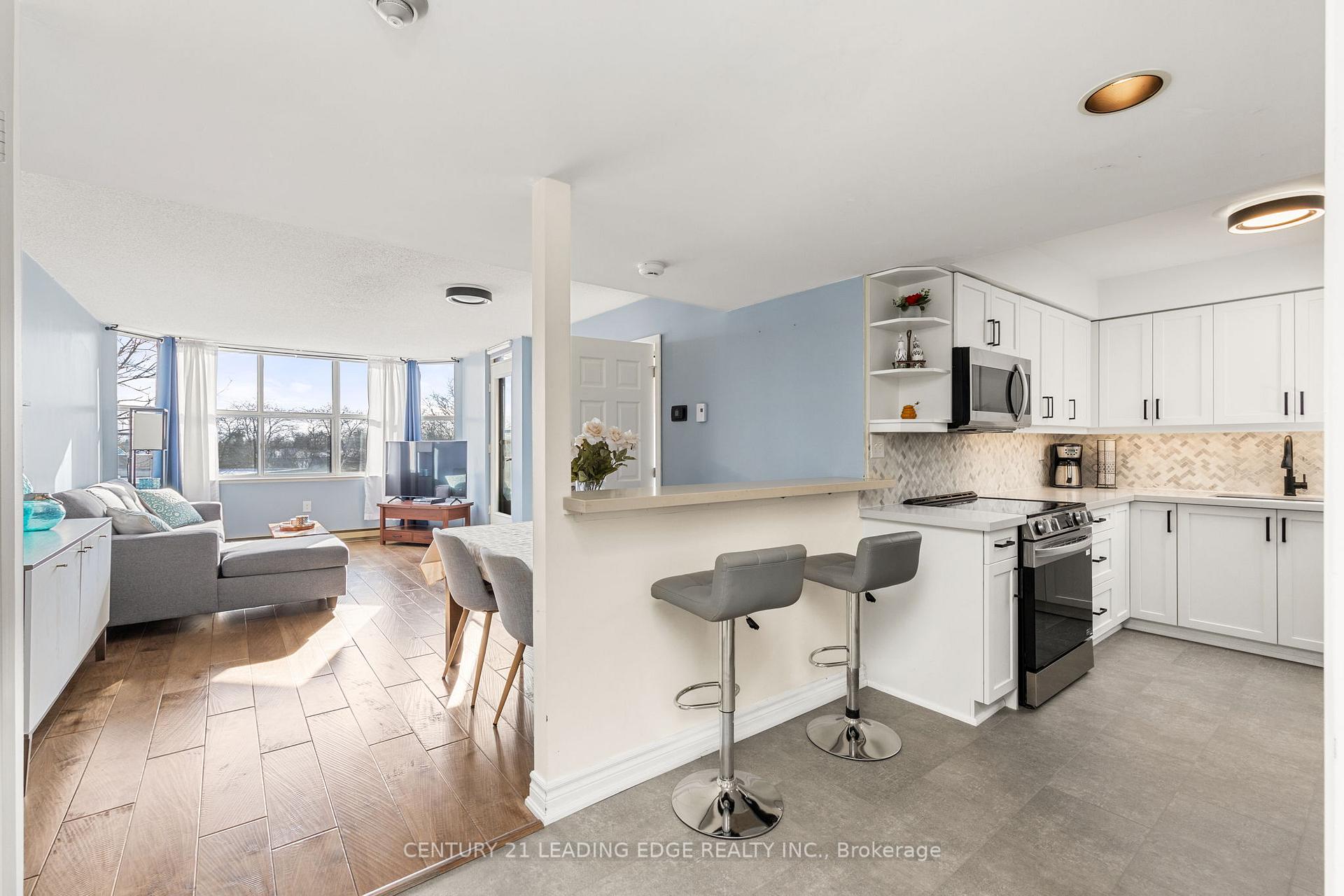 Photo 1 of Unit 206, 2199 Sixth Line, Oakville, River Oaks — HOMEH