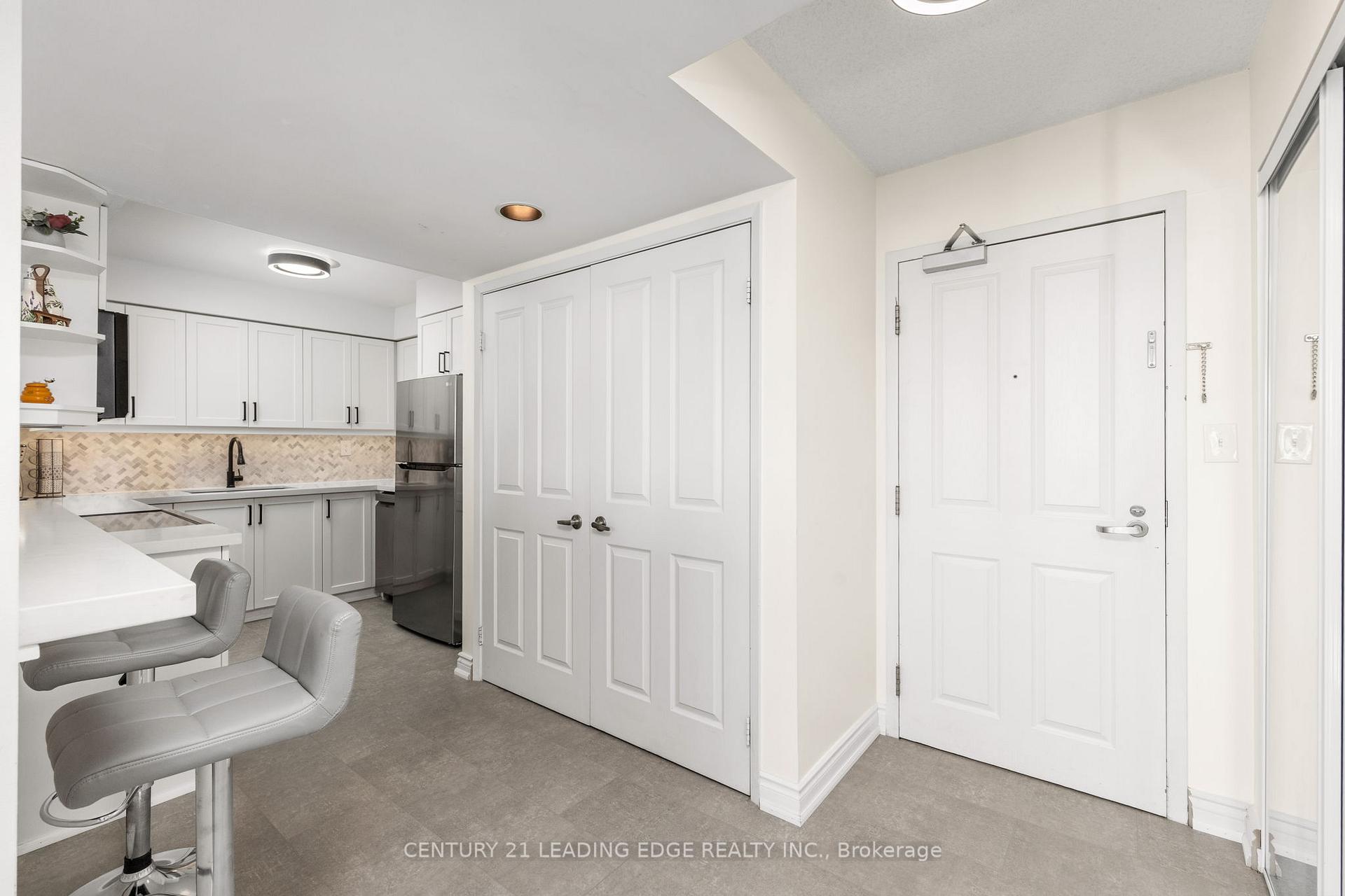 Photo 2 of Unit 206, 2199 Sixth Line, Oakville, River Oaks — HOMEH