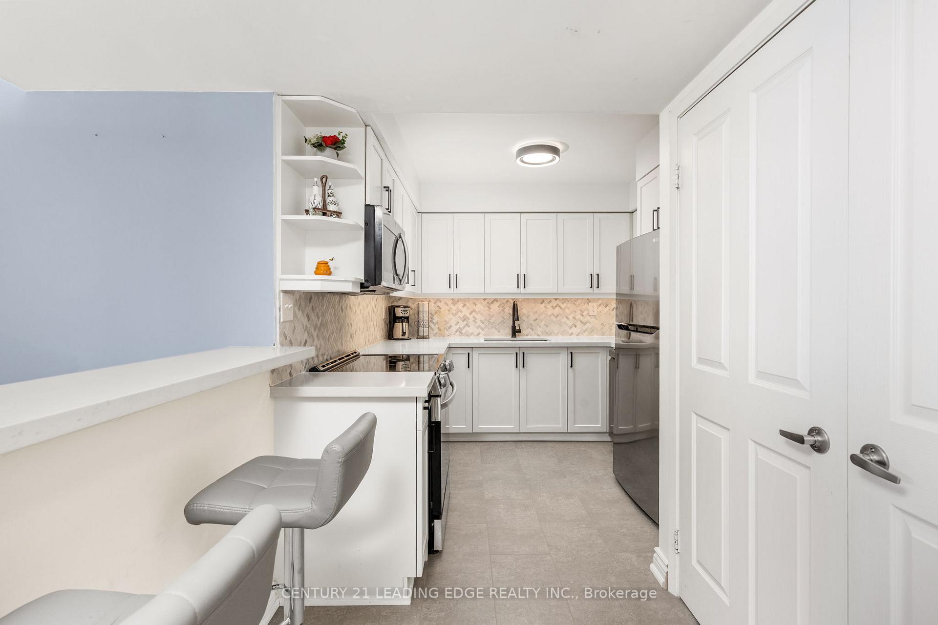 Photo 3 of Unit 206, 2199 Sixth Line, Oakville, River Oaks — HOMEH