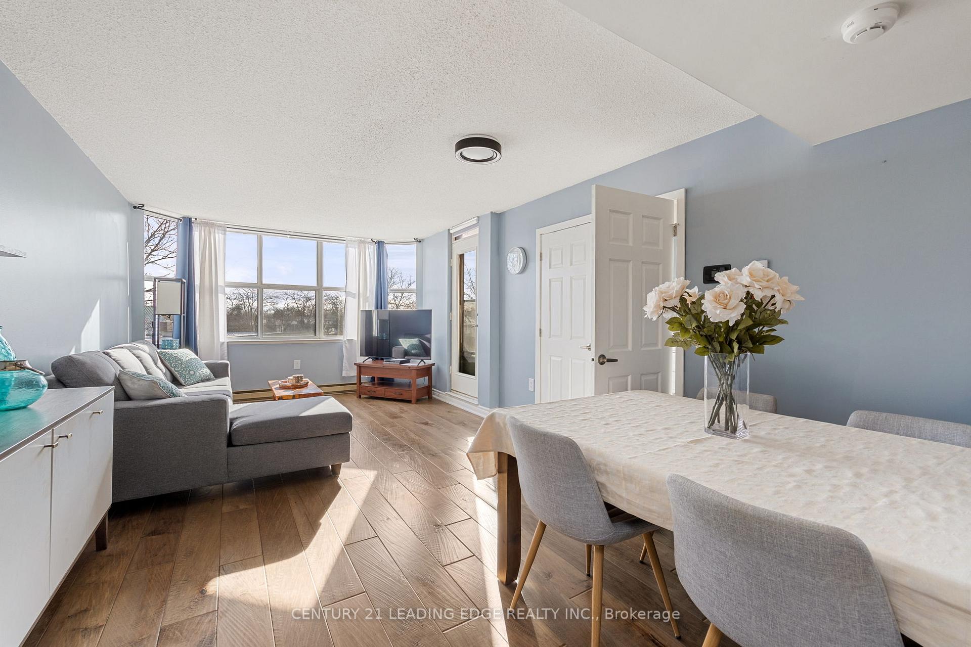 Photo 8 of Unit 206, 2199 Sixth Line, Oakville, River Oaks — HOMEH