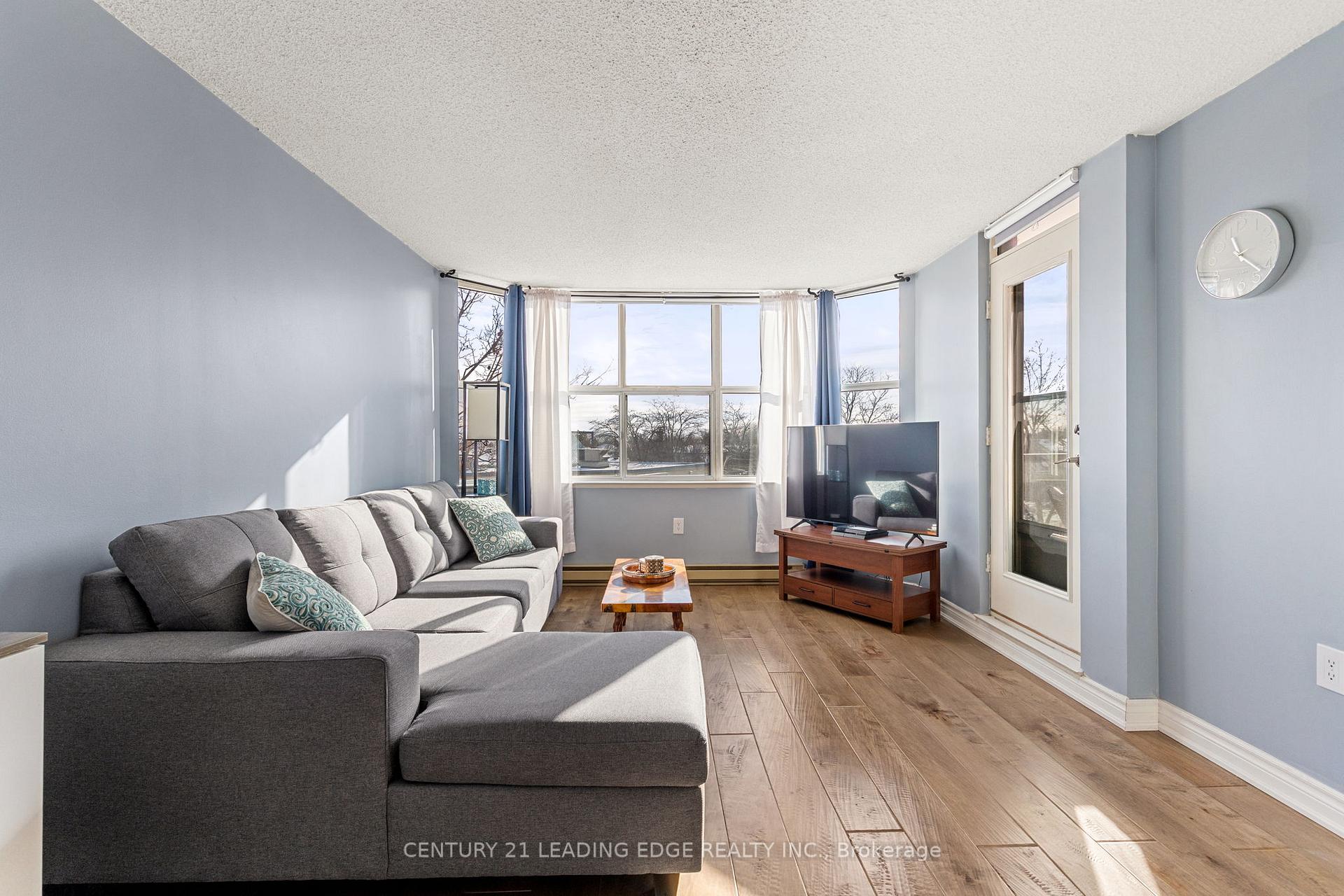 Photo 9 of Unit 206, 2199 Sixth Line, Oakville, River Oaks — HOMEH