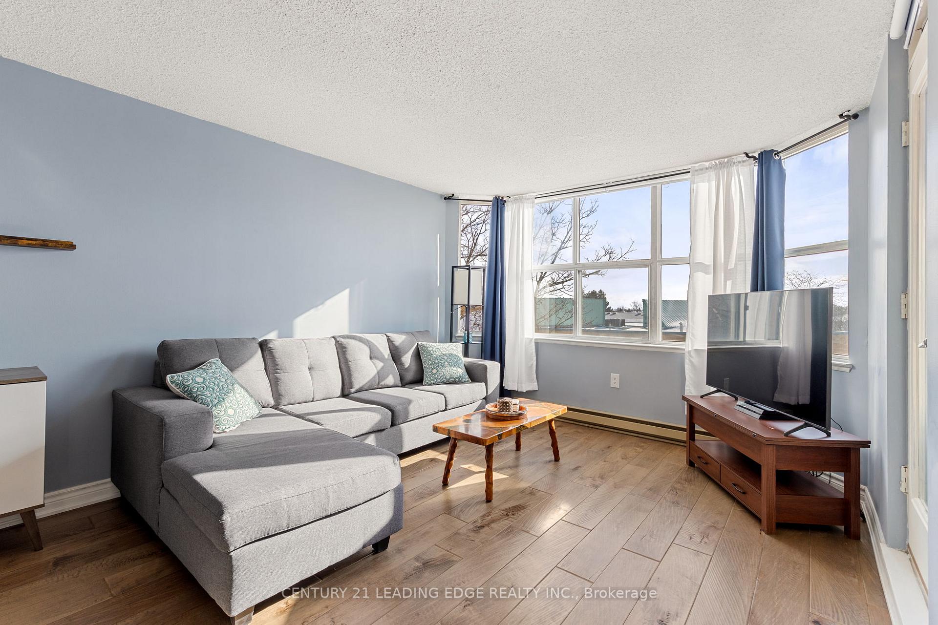 Photo 10 of Unit 206, 2199 Sixth Line, Oakville, River Oaks — HOMEH