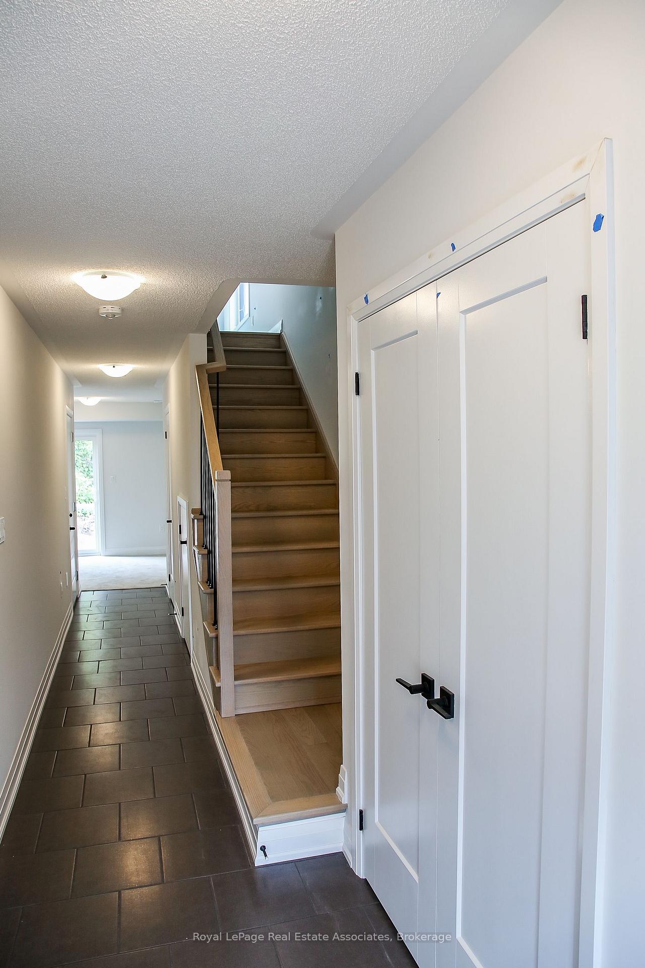 Photo 2 of 40 Windtree Way, Halton Hills, Georgetown — HOMEH