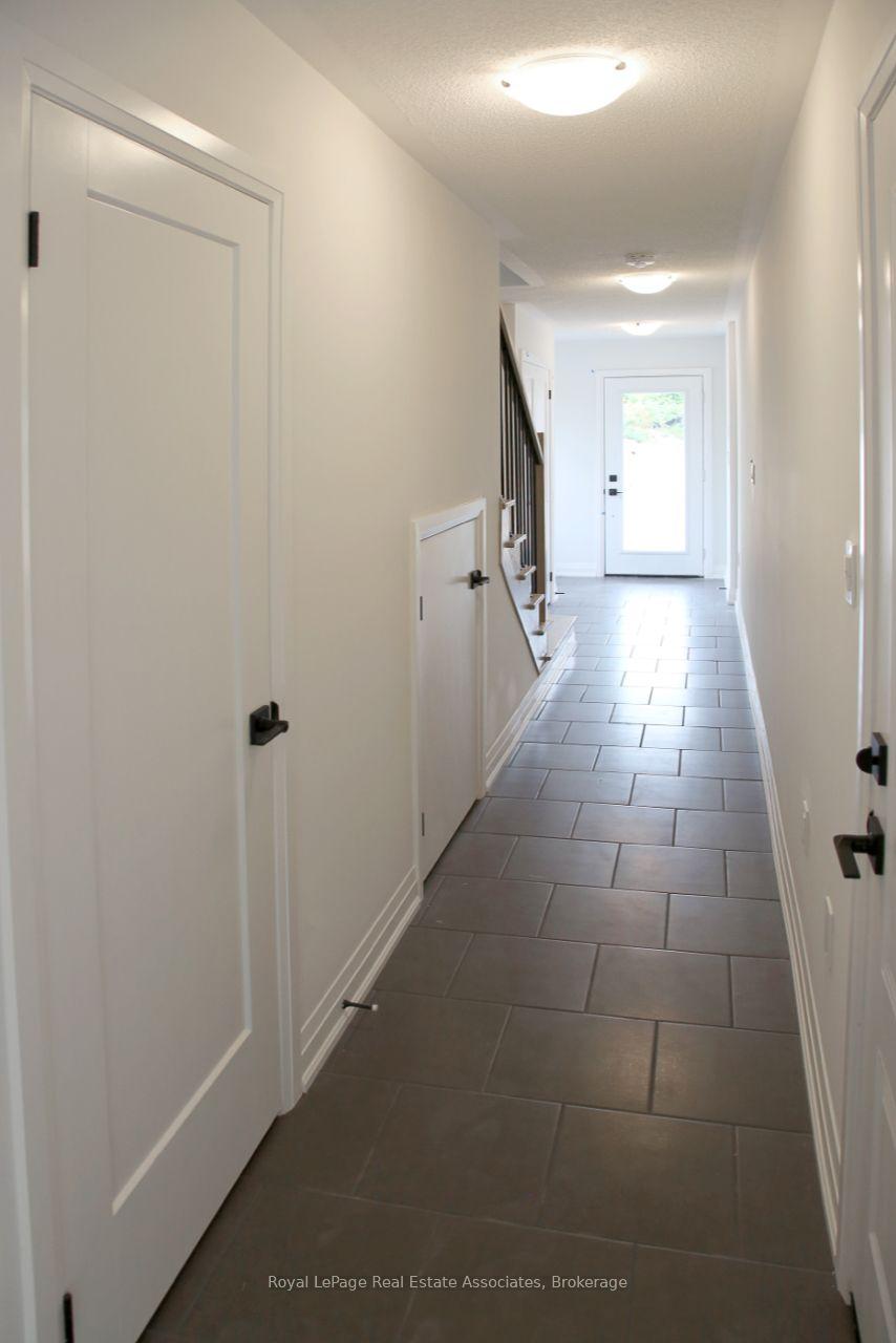 Photo 3 of 40 Windtree Way, Halton Hills, Georgetown — HOMEH