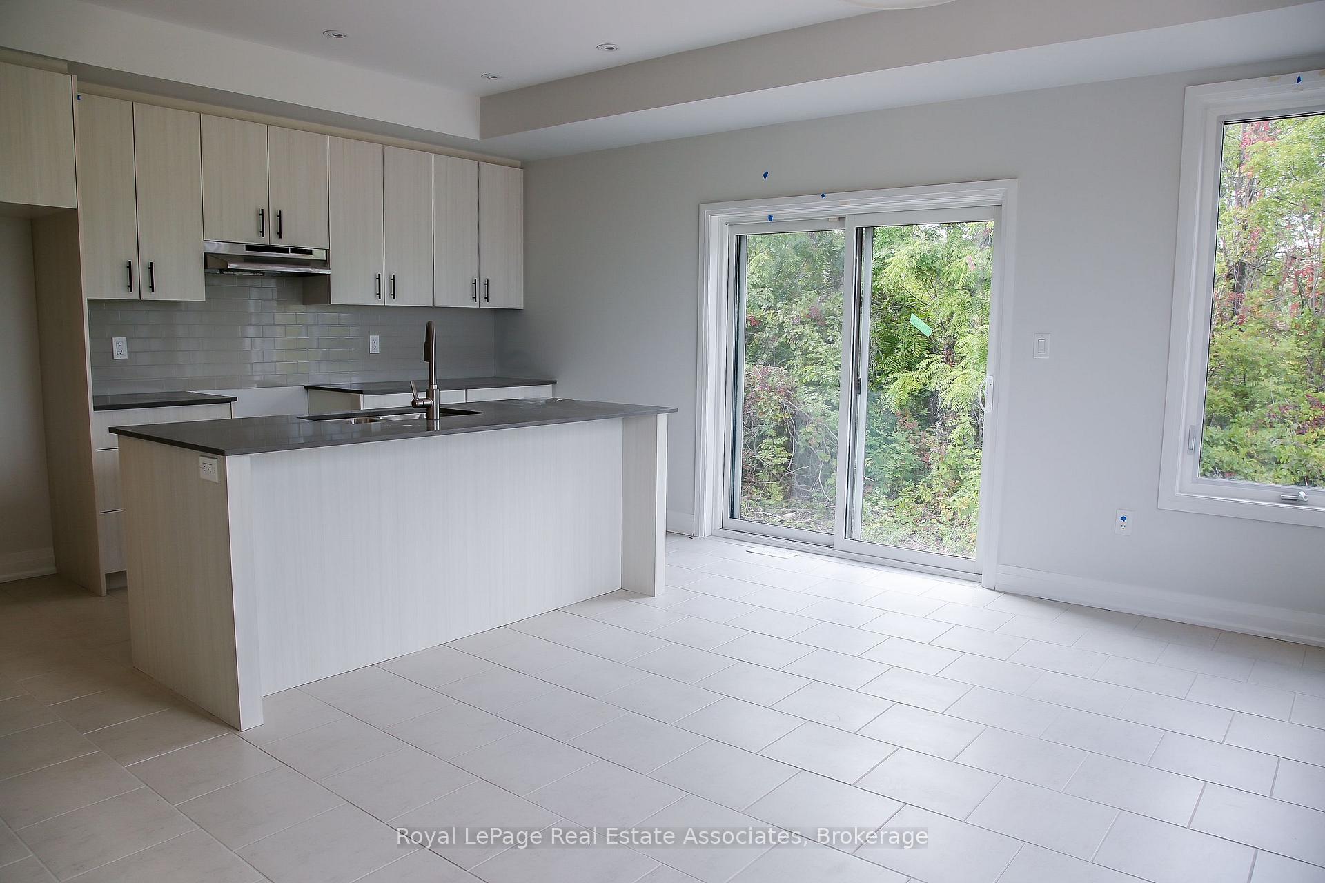 Photo 8 of 40 Windtree Way, Halton Hills, Georgetown — HOMEH