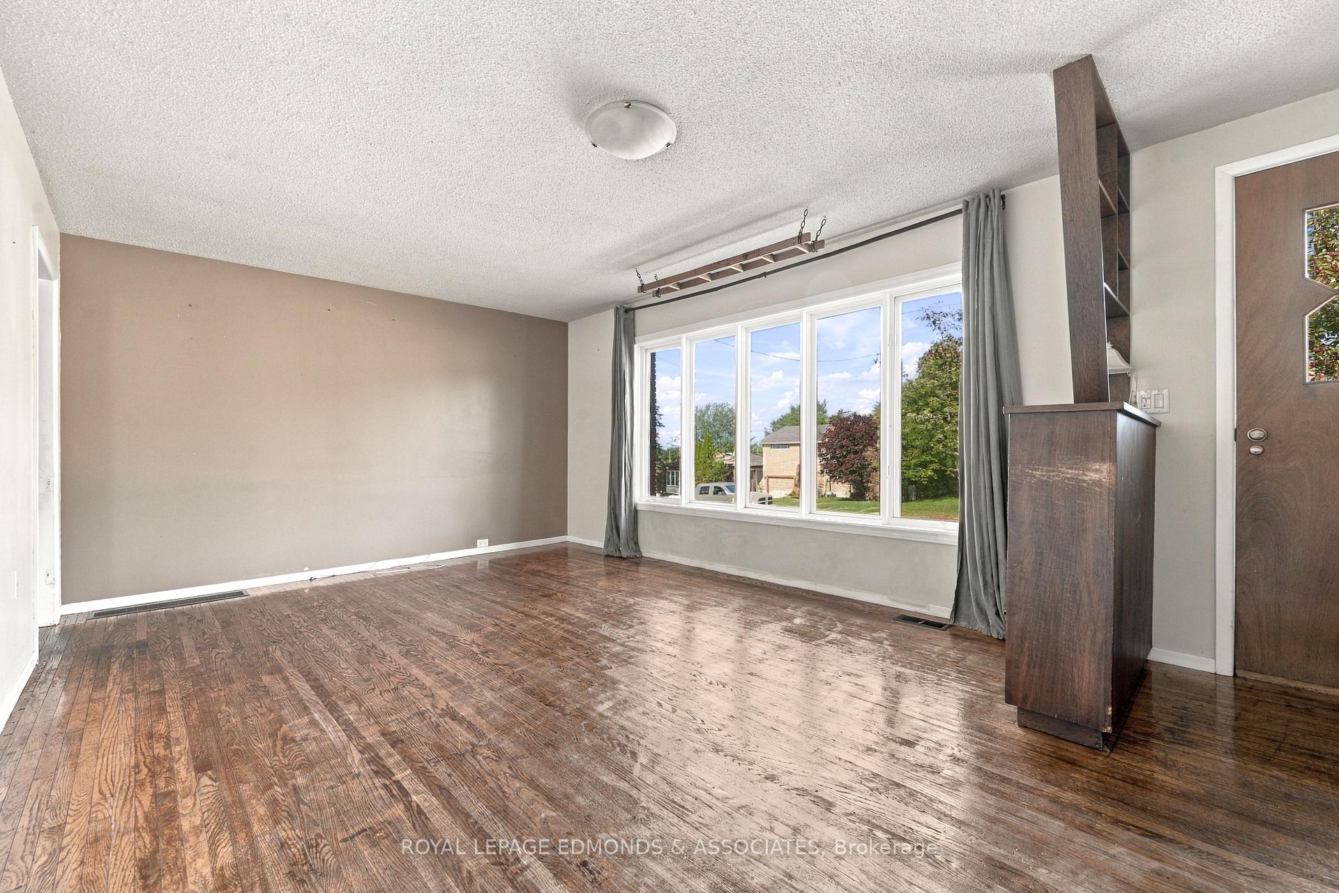 Photo 6 of 55 Selkirk Street, Petawawa, Petawawa — HOMEH