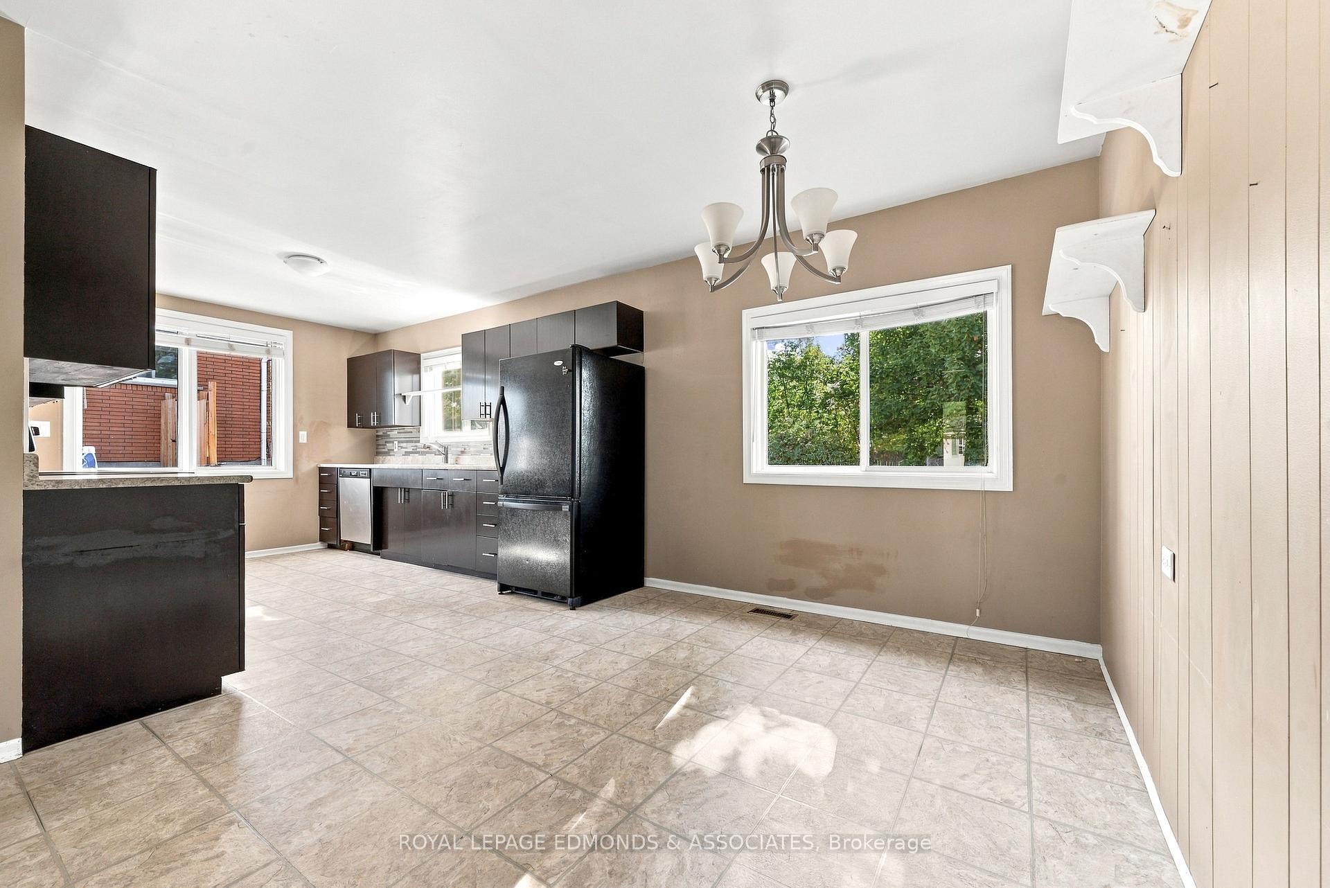 Photo 9 of 55 Selkirk Street, Petawawa, Petawawa — HOMEH