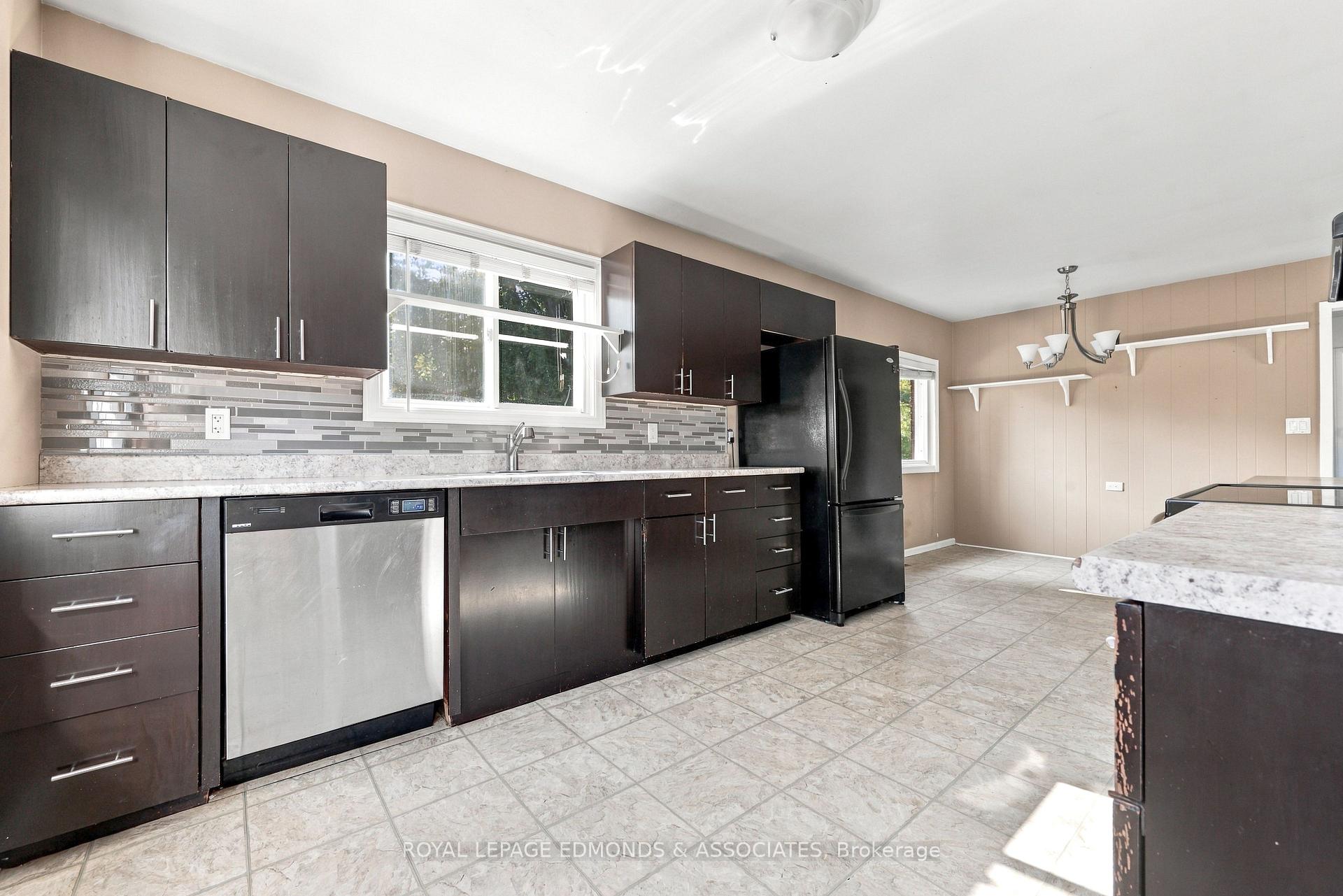 Photo 10 of 55 Selkirk Street, Petawawa, Petawawa — HOMEH