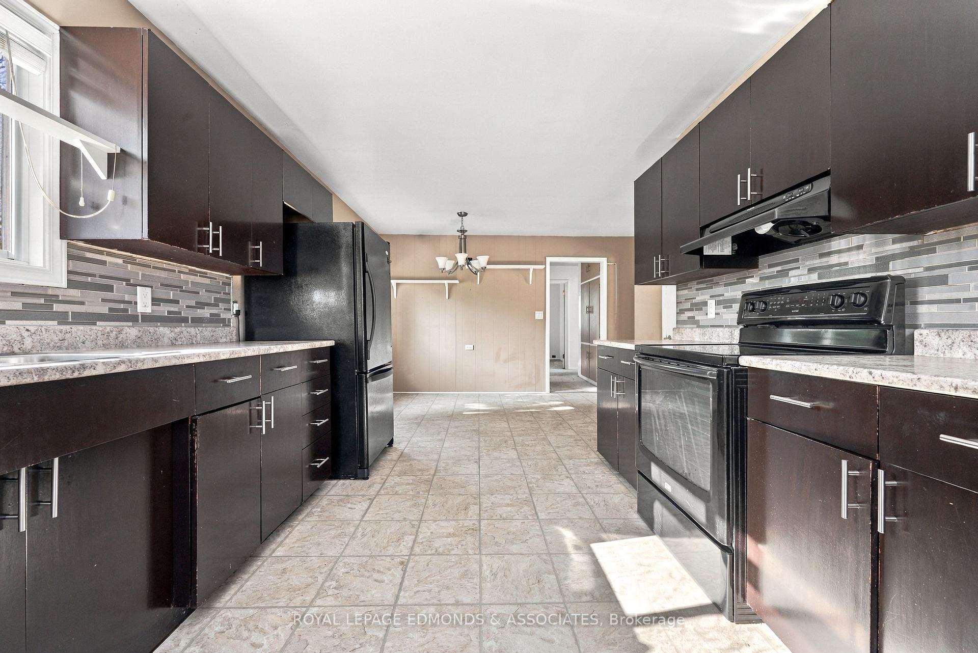 Photo 11 of 55 Selkirk Street, Petawawa, Petawawa — HOMEH