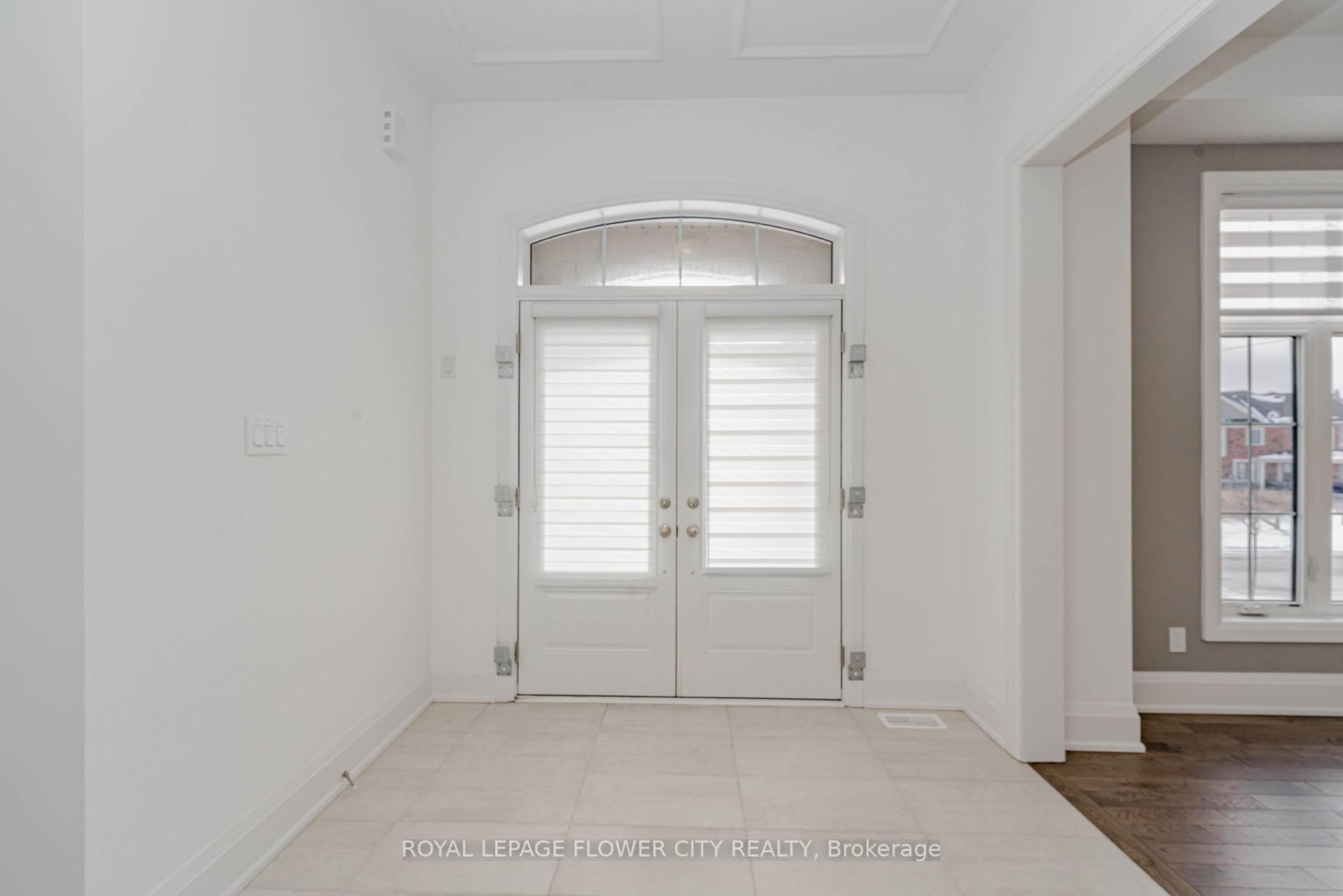 Photo 6 of 518 Kleinberg Summit Way, Vaughan, Kleinburg — HOMEH