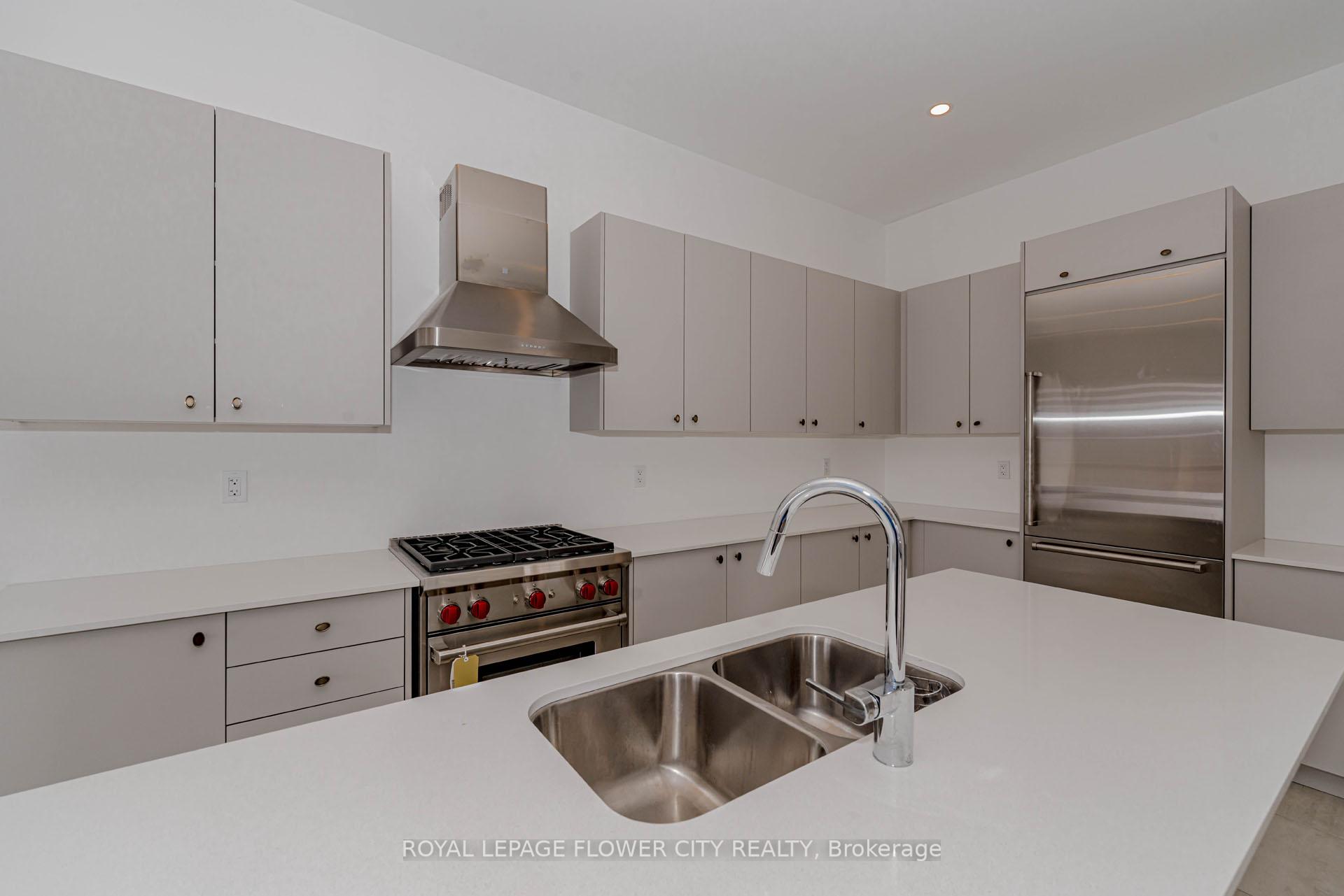 Photo 13 of 518 Kleinberg Summit Way, Vaughan, Kleinburg — HOMEH