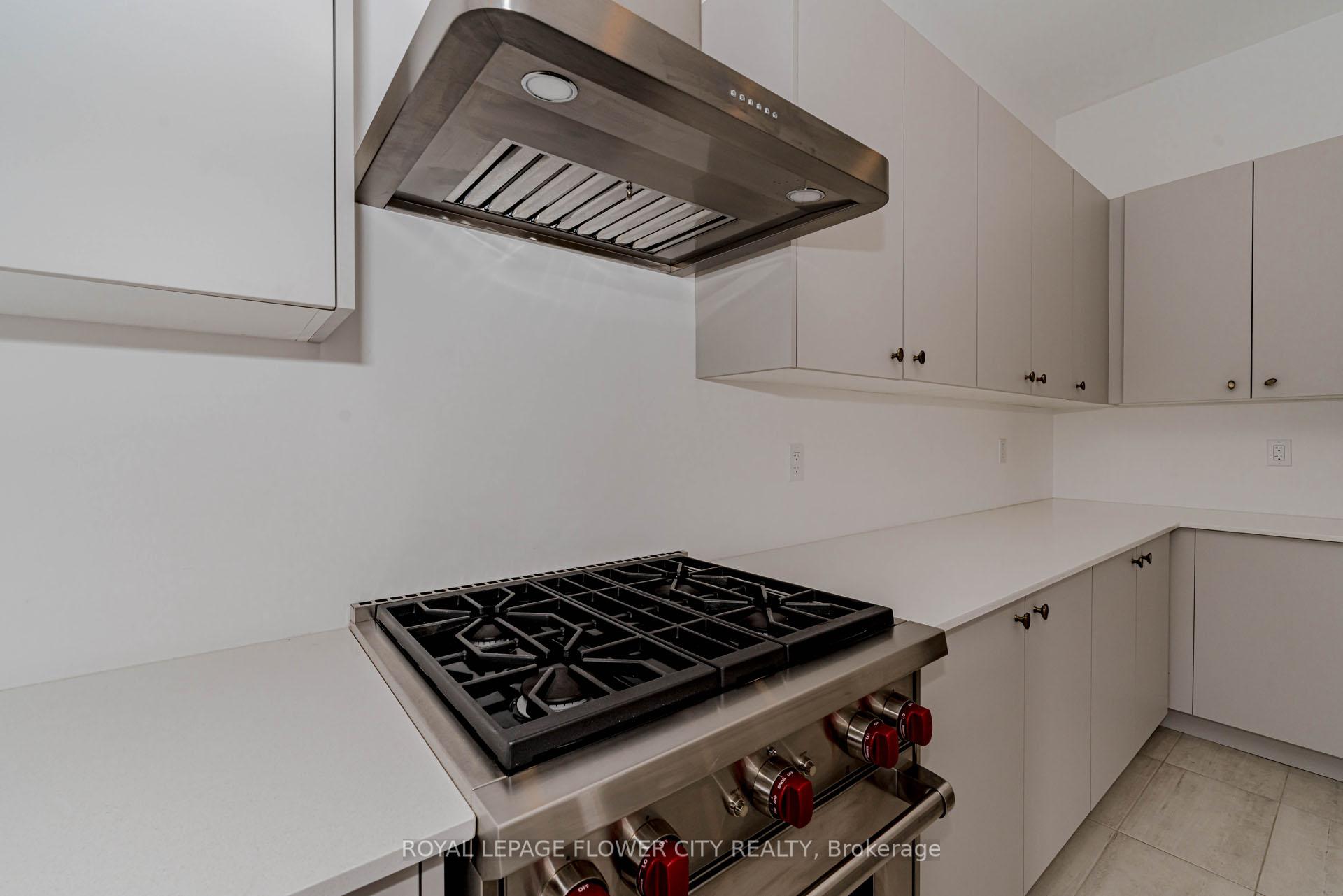 Photo 14 of 518 Kleinberg Summit Way, Vaughan, Kleinburg — HOMEH