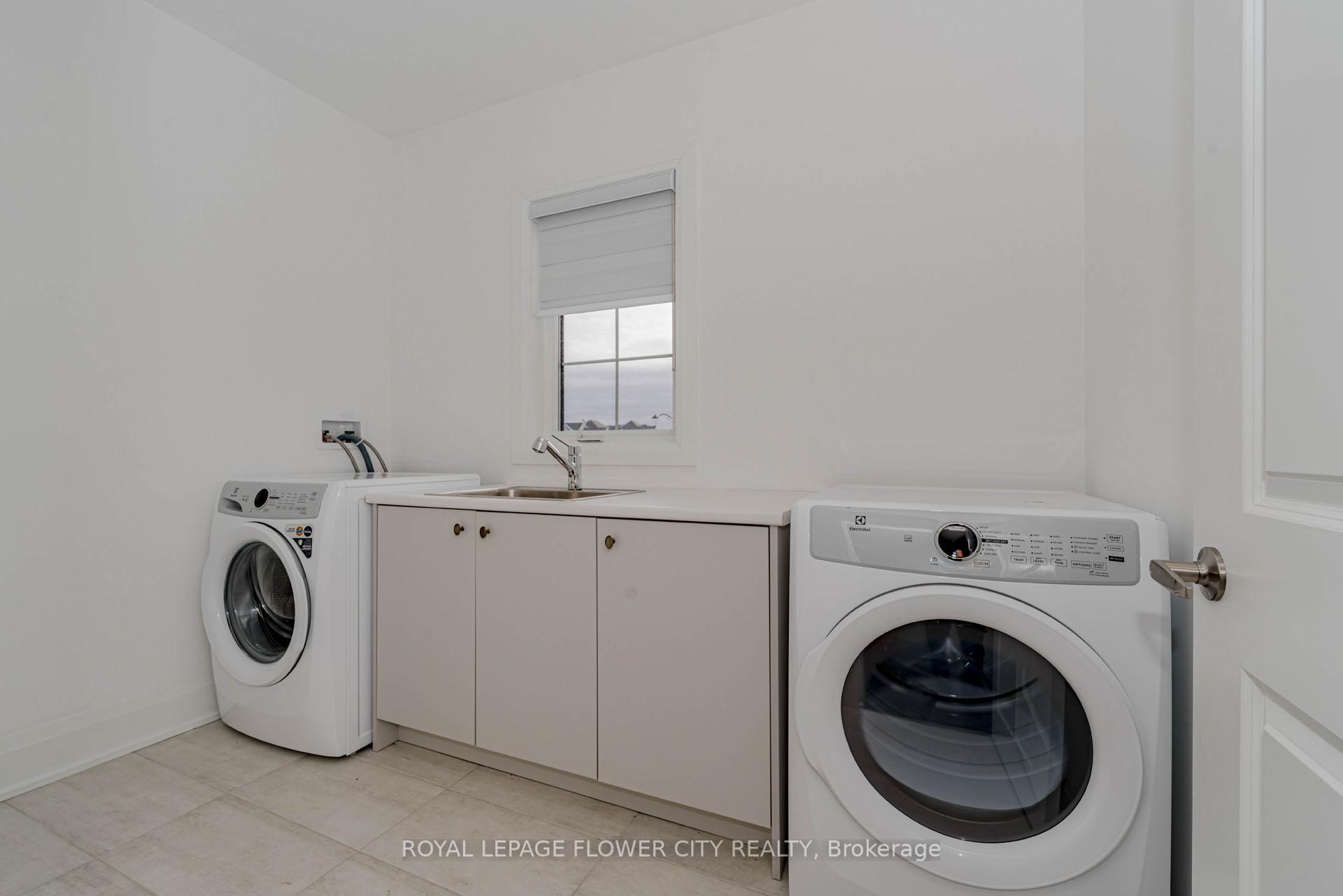 Photo 31 of 518 Kleinberg Summit Way, Vaughan, Kleinburg — HOMEH