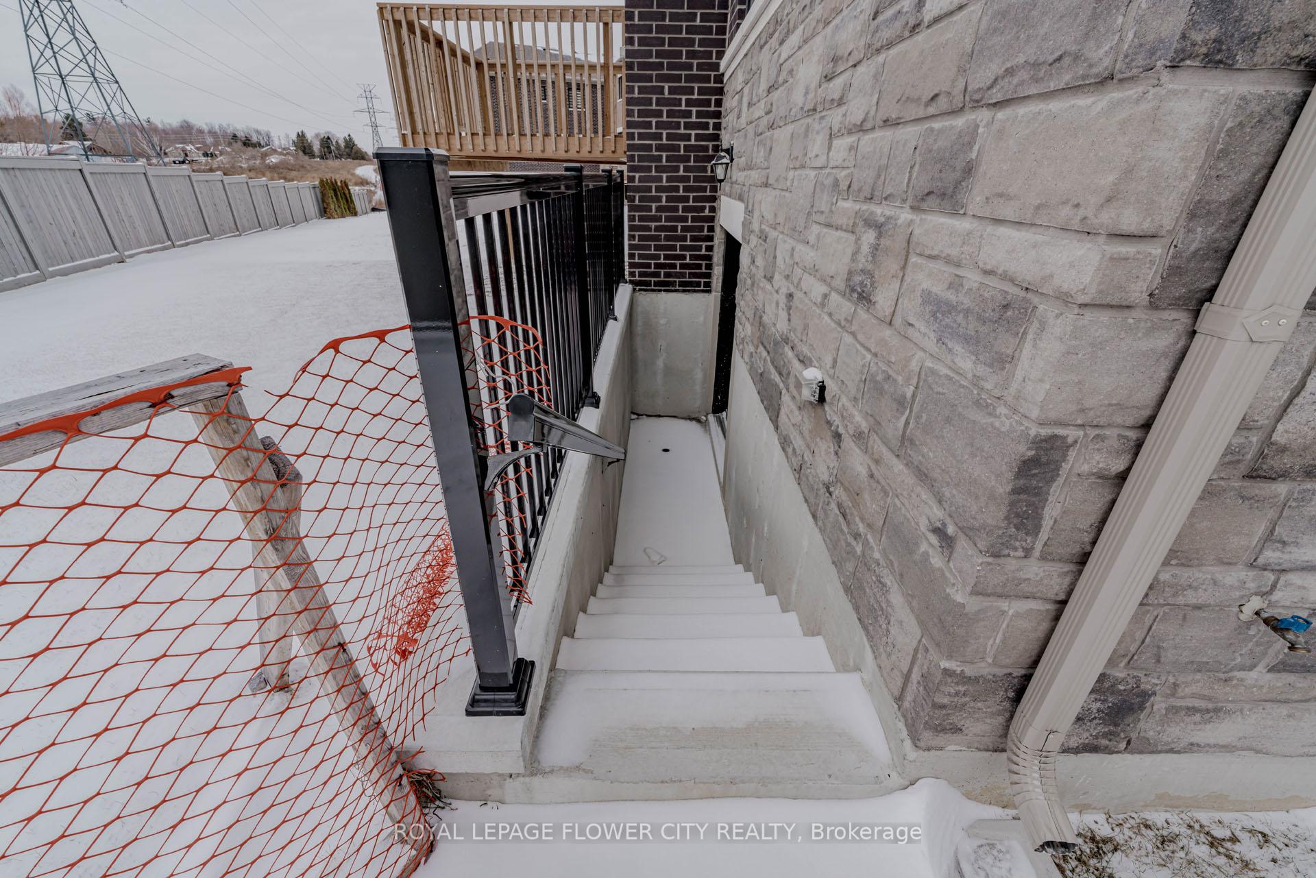 Photo 32 of 518 Kleinberg Summit Way, Vaughan, Kleinburg — HOMEH