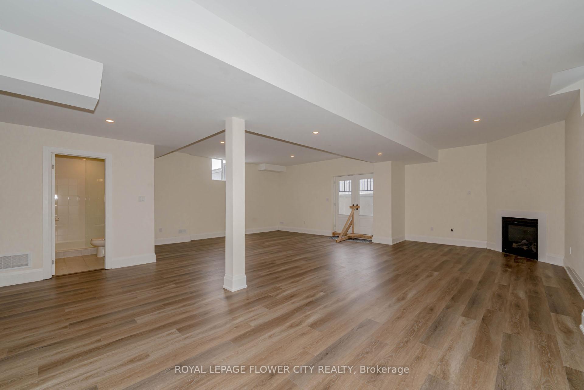 Photo 33 of 518 Kleinberg Summit Way, Vaughan, Kleinburg — HOMEH