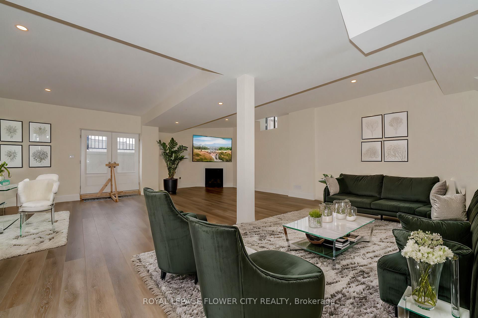 Photo 51 of 518 Kleinberg Summit Way, Vaughan, Kleinburg — HOMEH