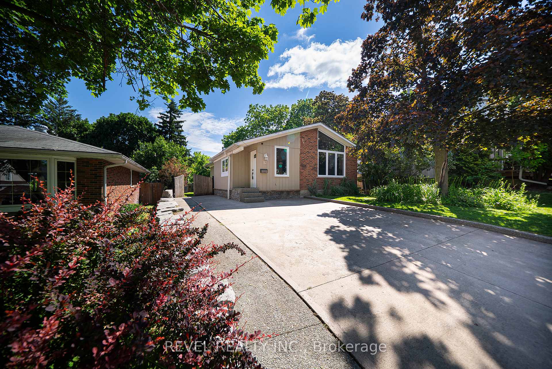 Photo 1 of 17 Flynn Avenue, Cambridge, Hespeler Village — HOMEH