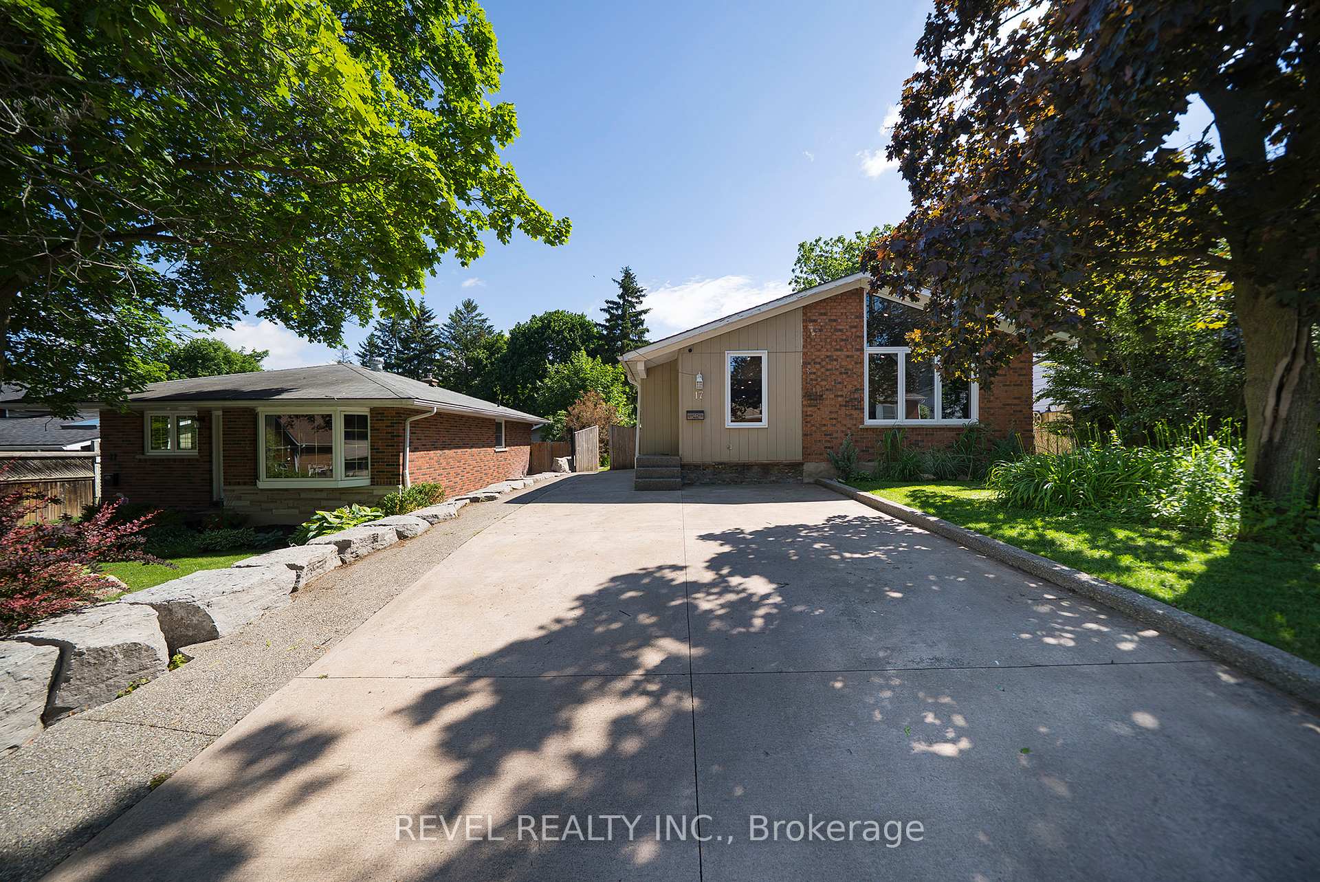Photo 3 of 17 Flynn Avenue, Cambridge, Hespeler Village — HOMEH