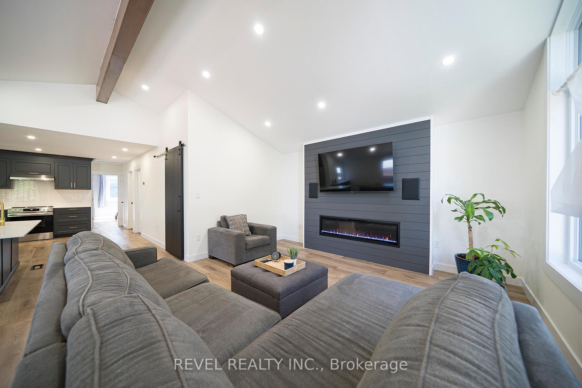 Photo 6 of 17 Flynn Avenue, Cambridge, Hespeler Village — HOMEH