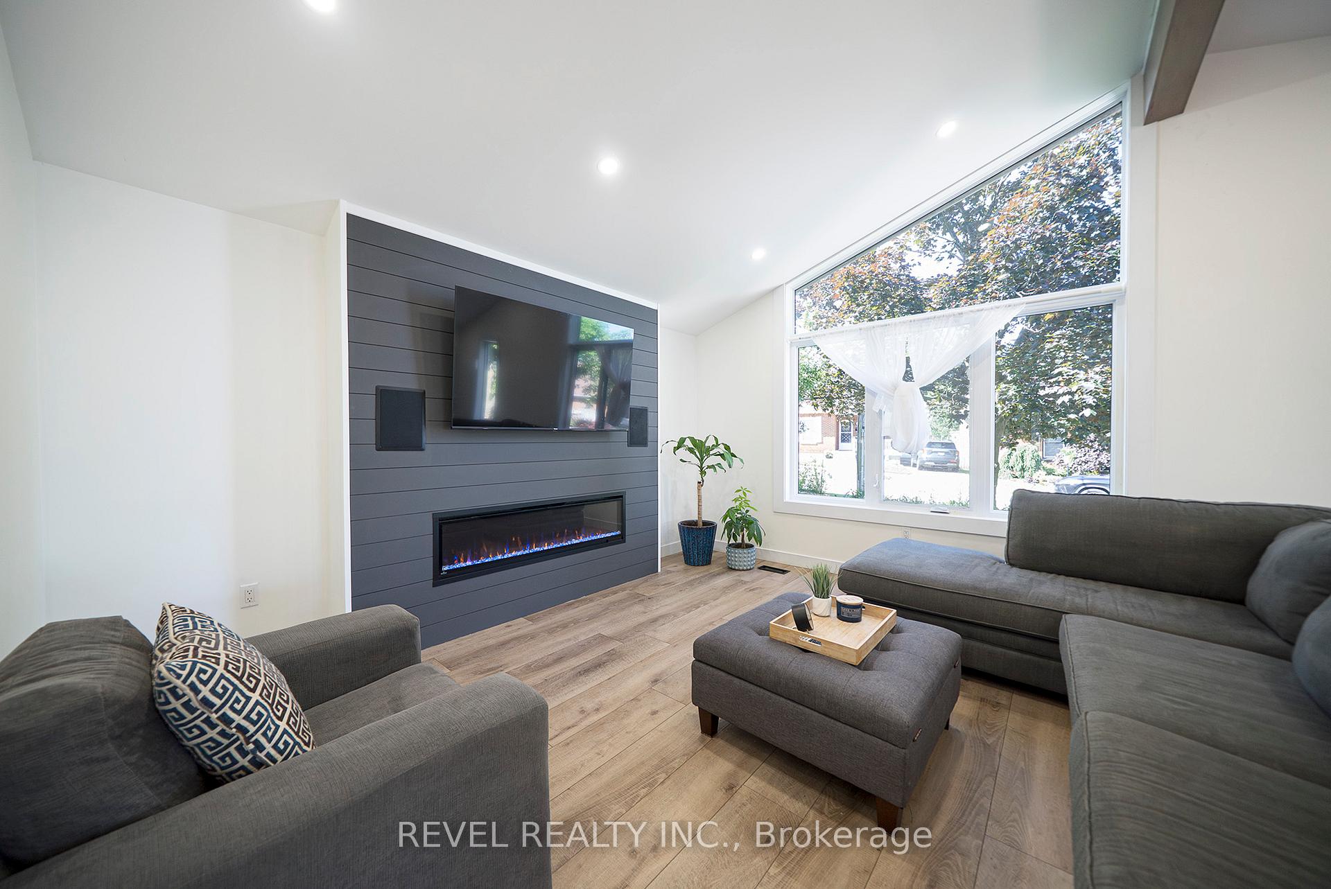 Photo 7 of 17 Flynn Avenue, Cambridge, Hespeler Village — HOMEH