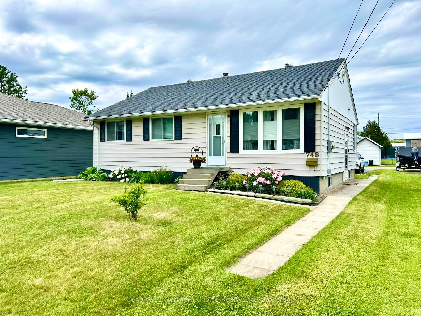 Photo 1 of 746 Thompson Street, Fort Frances — HOMEH