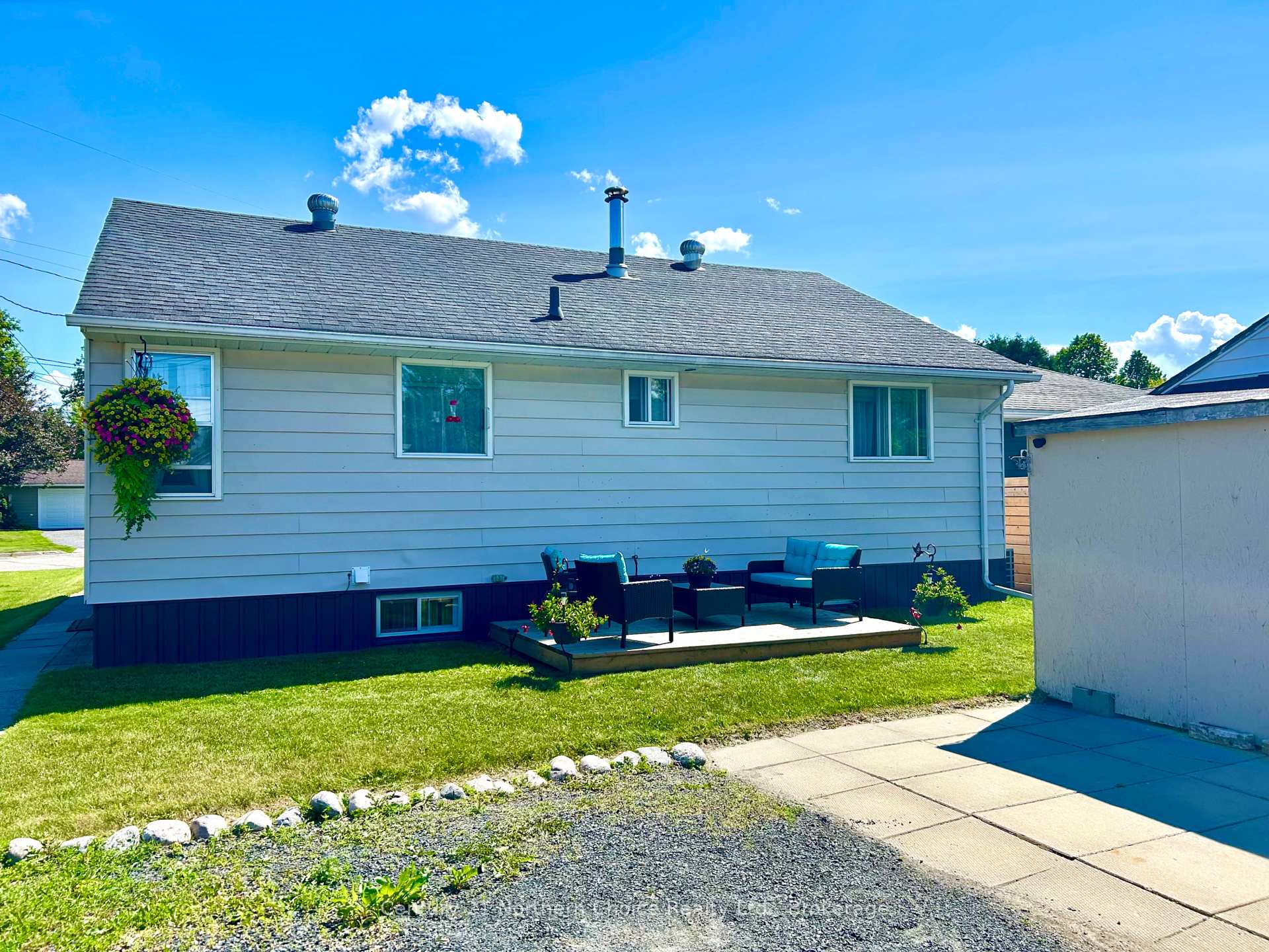Photo 3 of 746 Thompson Street, Fort Frances — HOMEH