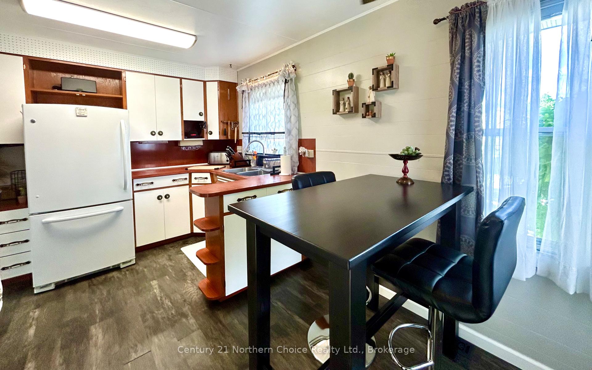 Photo 5 of 746 Thompson Street, Fort Frances — HOMEH