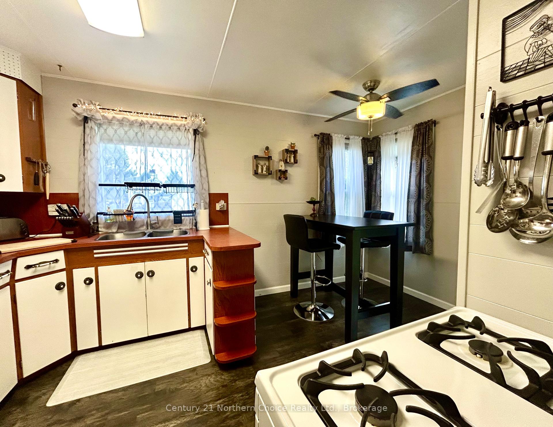 Photo 6 of 746 Thompson Street, Fort Frances — HOMEH