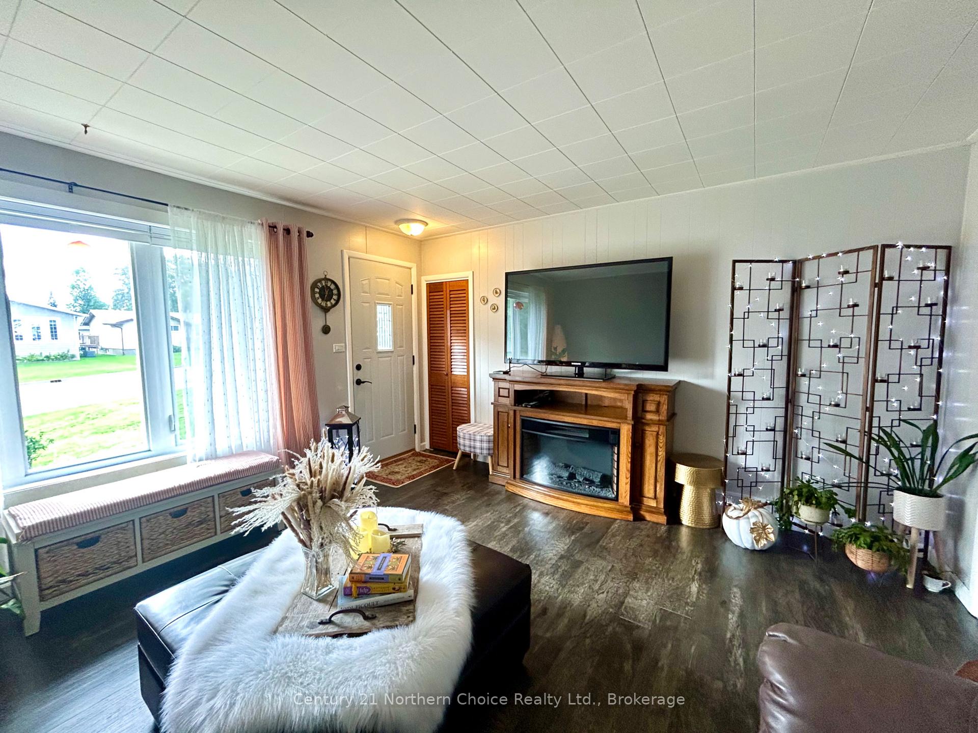 Photo 12 of 746 Thompson Street, Fort Frances — HOMEH