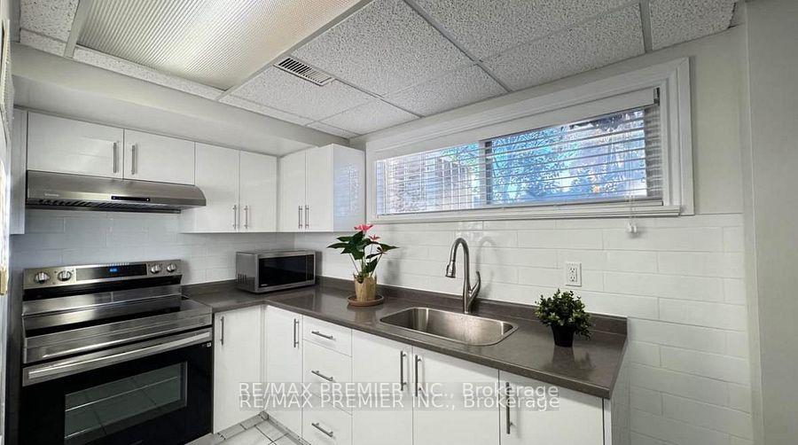 Photo 3 of 3551 Burningelm Crescent, Mississauga, Applewood — HOMEH