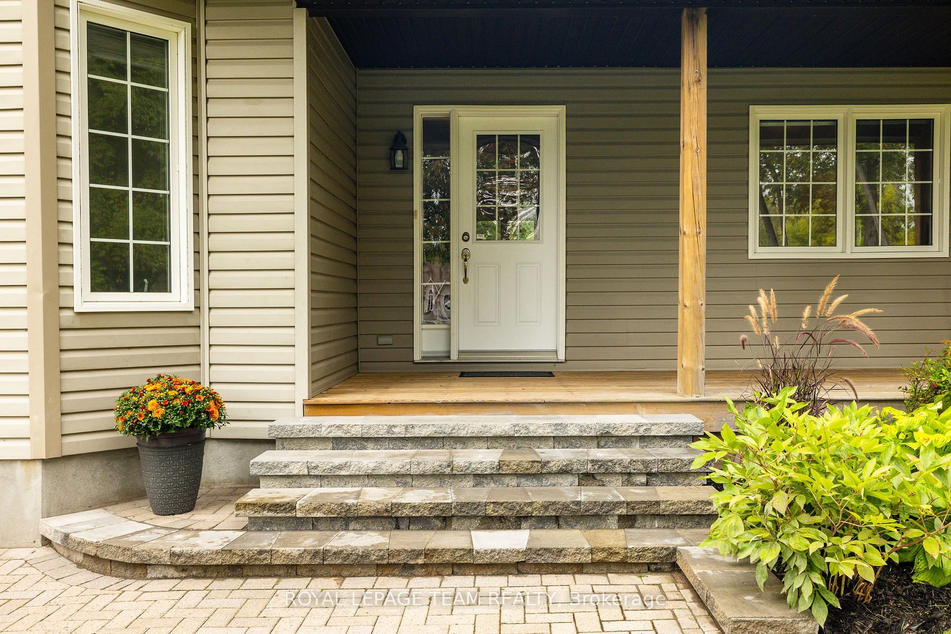 Photo 3 of 44 Meadowglen Circle, North Grenville, North Grenville Twp (Kemptville South) — HOMEH