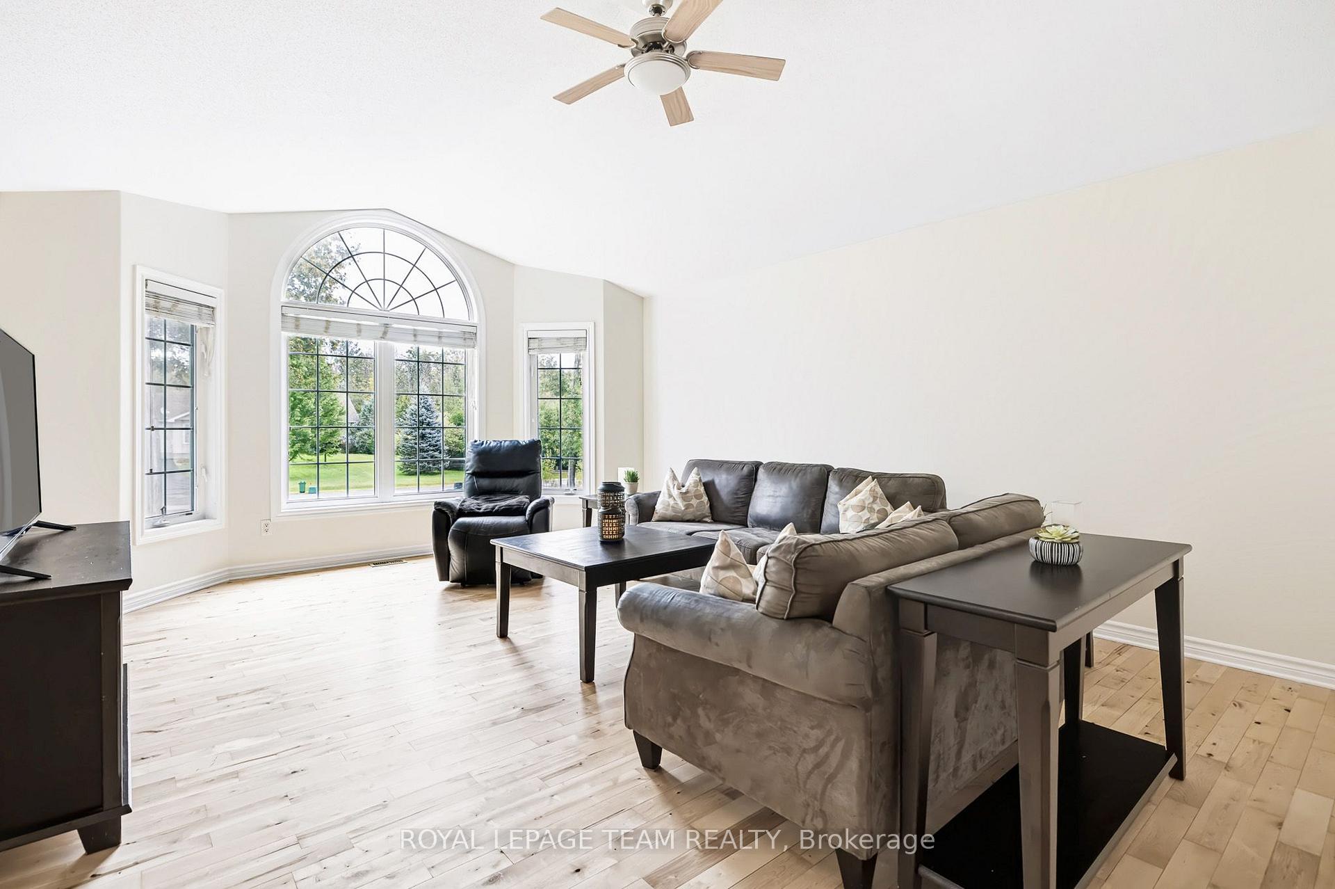 Photo 5 of 44 Meadowglen Circle, North Grenville, North Grenville Twp (Kemptville South) — HOMEH