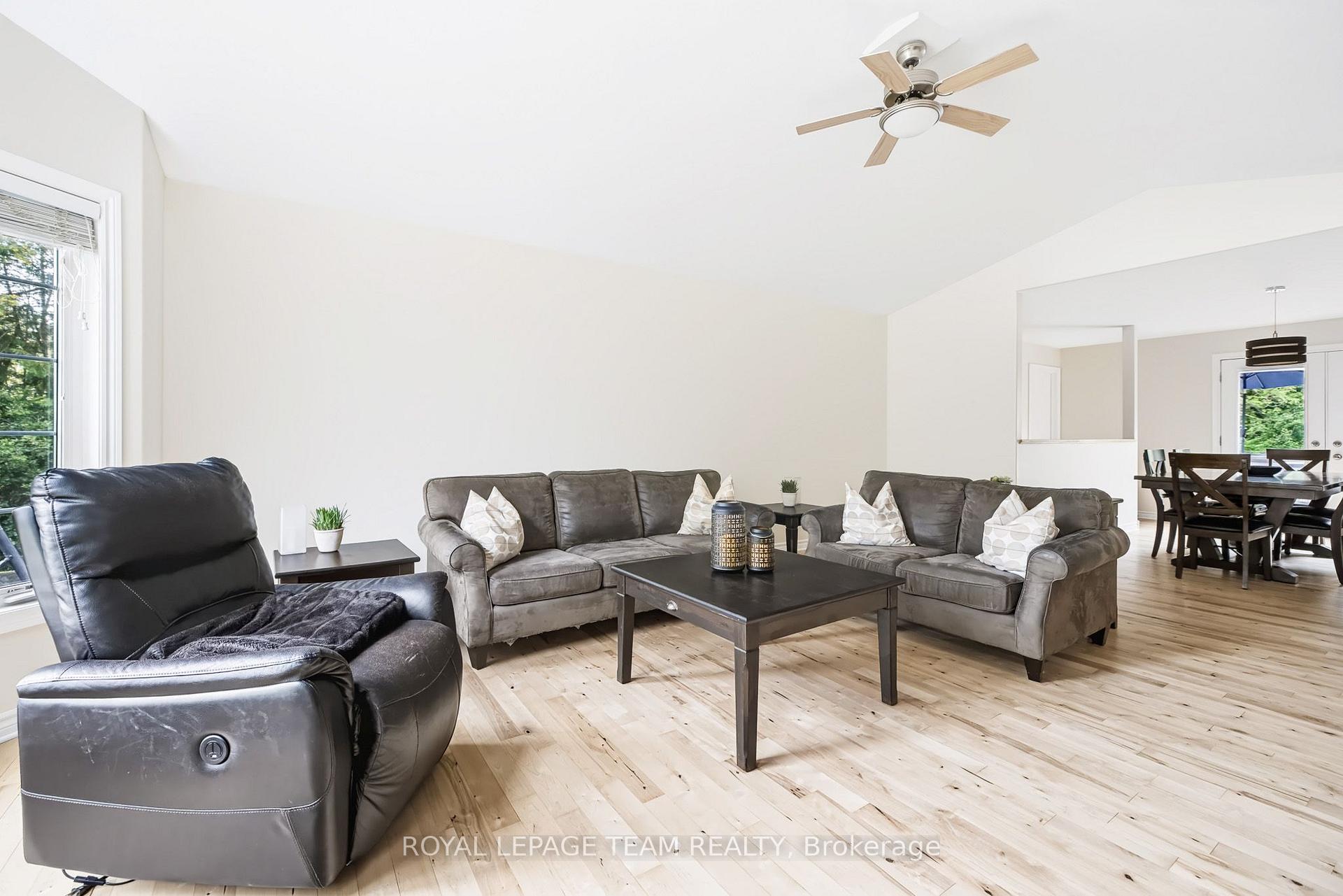 Photo 10 of 44 Meadowglen Circle, North Grenville, North Grenville Twp (Kemptville South) — HOMEH