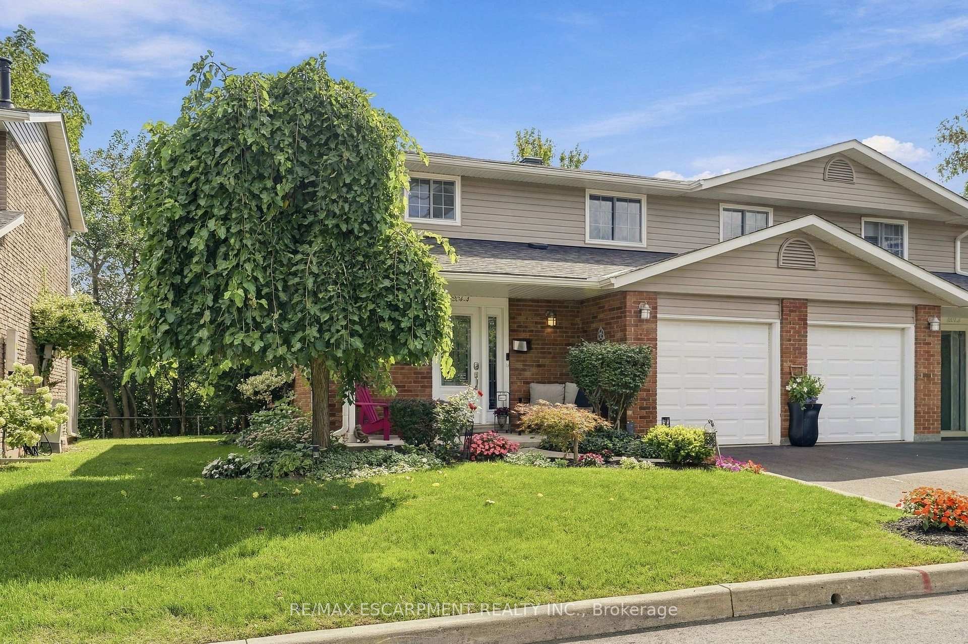 Photo 1 of Unit 4, 3204 New Street, Burlington, Roseland — HOMEH