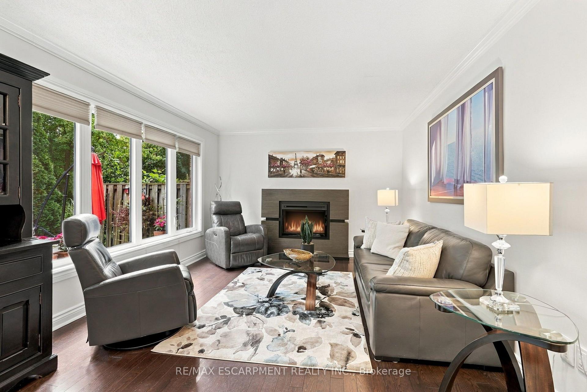 Photo 5 of Unit 4, 3204 New Street, Burlington, Roseland — HOMEH